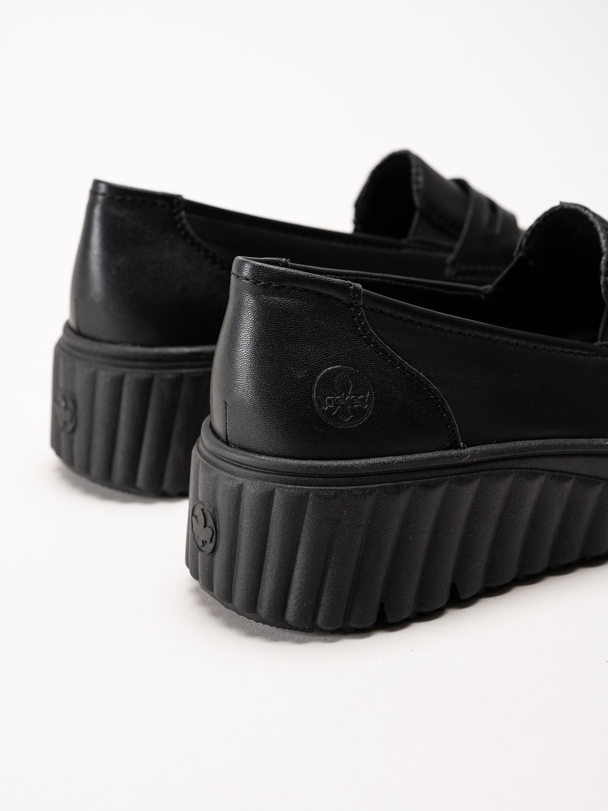 Rieker - Svarta loafers i skinn