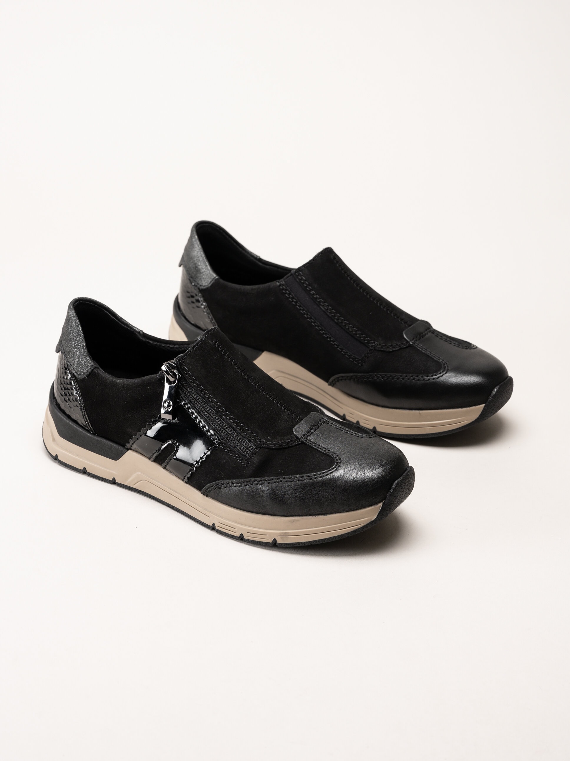Rieker - Svarta promenadsneakers i nubuck och skinn