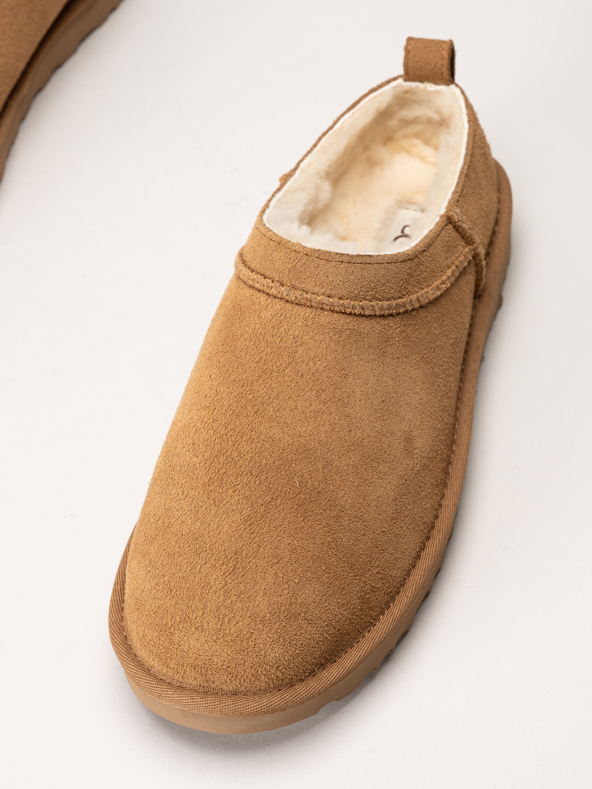 UGG - W Classic Micro - Ljusbruna ullfodrade boots i mocka