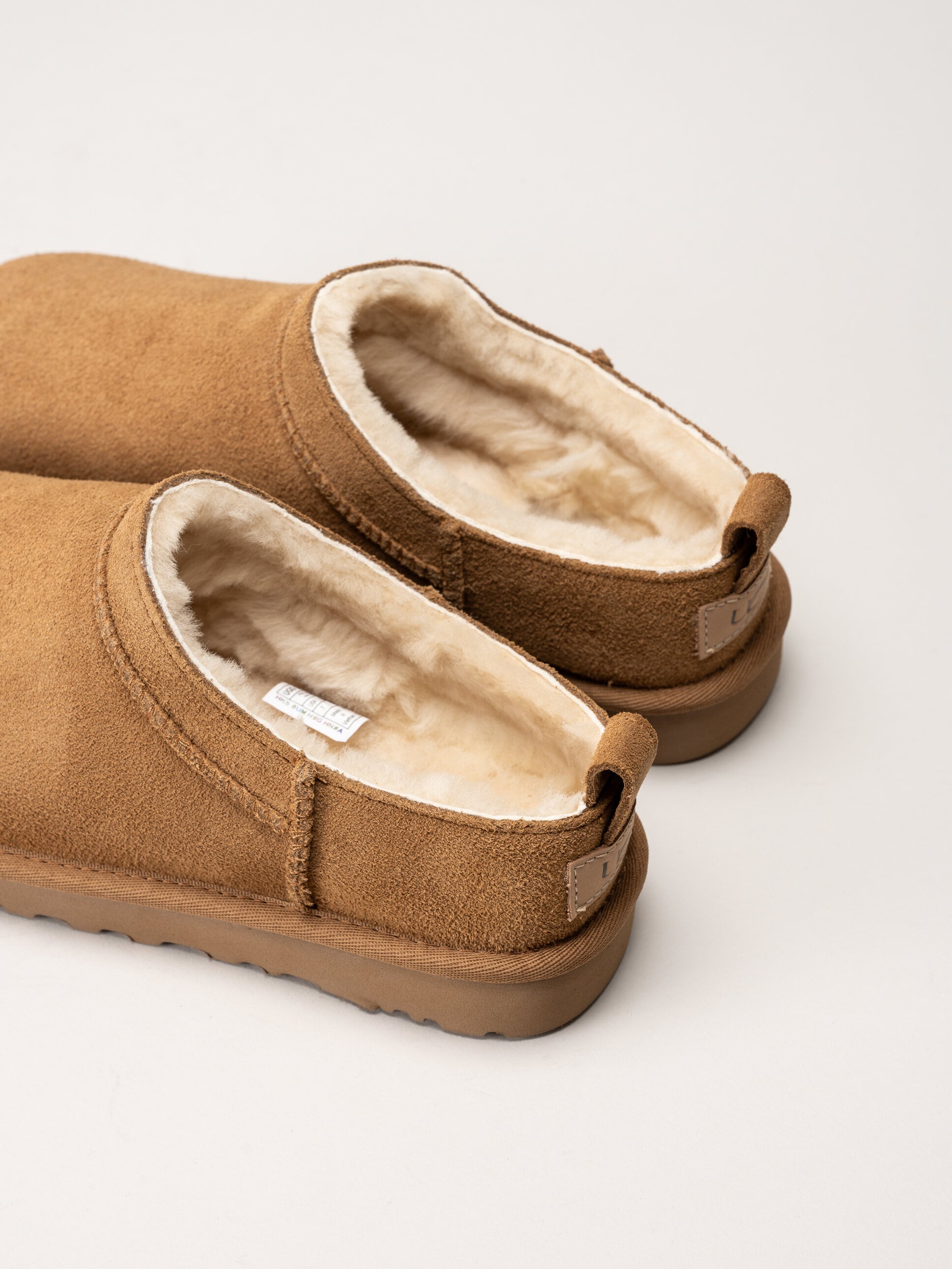 UGG - W Classic Micro - Ljusbruna ullfodrade boots i mocka