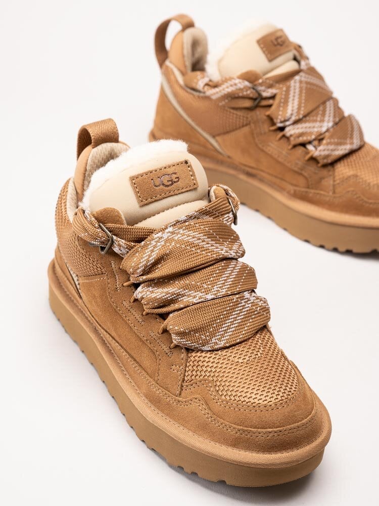 UGG - W Lowmel - Ljusbruna ullfodrade sneakers