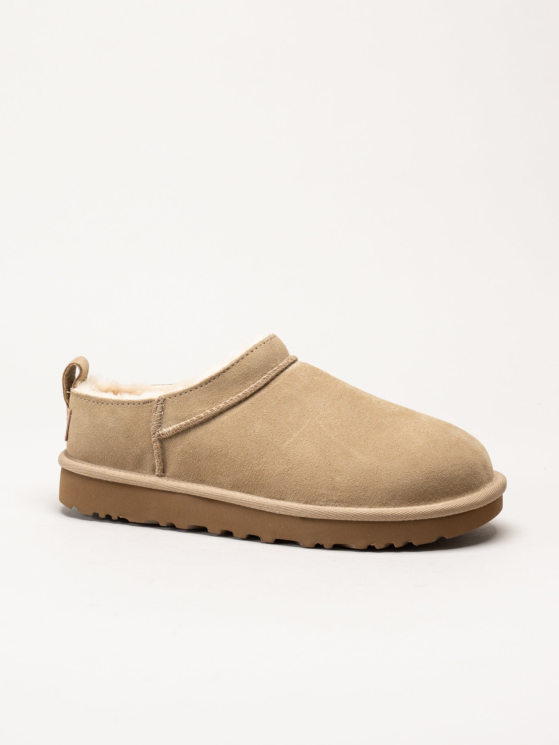 UGG - W Classic Micro - Beige ullfodrade boots i mocka