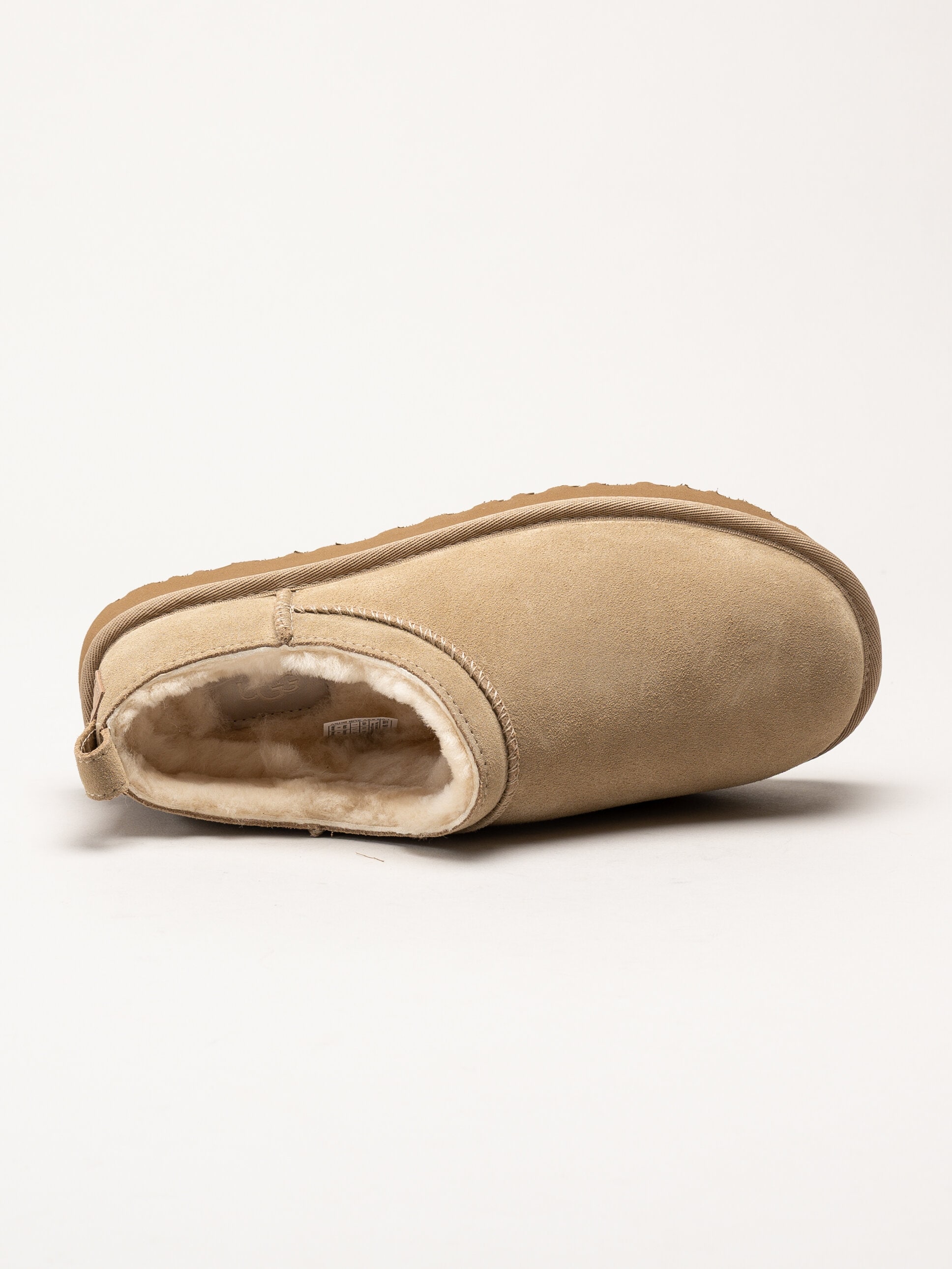 UGG - W Classic Micro - Beige ullfodrade boots i mocka