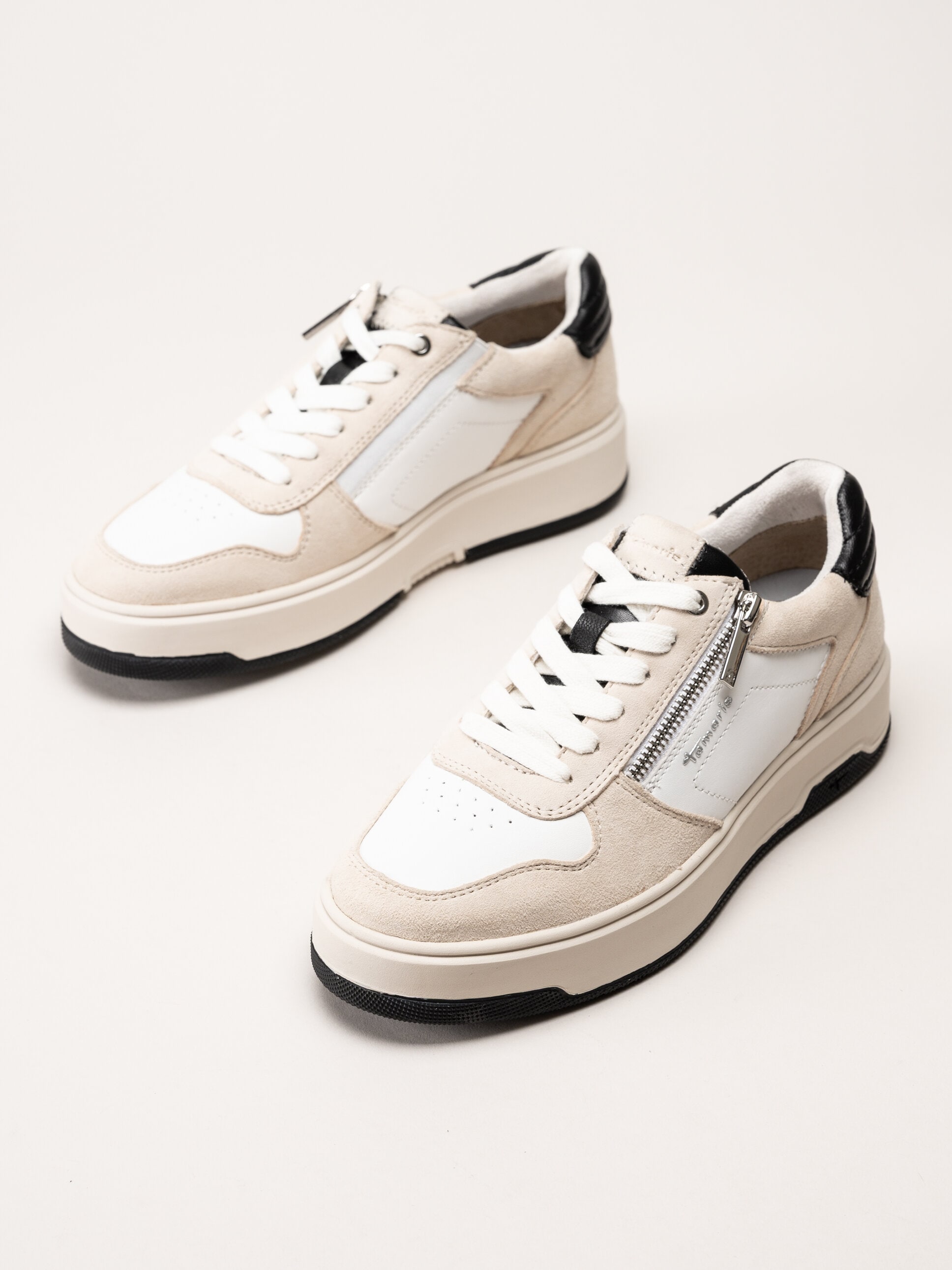 Tamaris - Off white sneakers i skinn och mocka