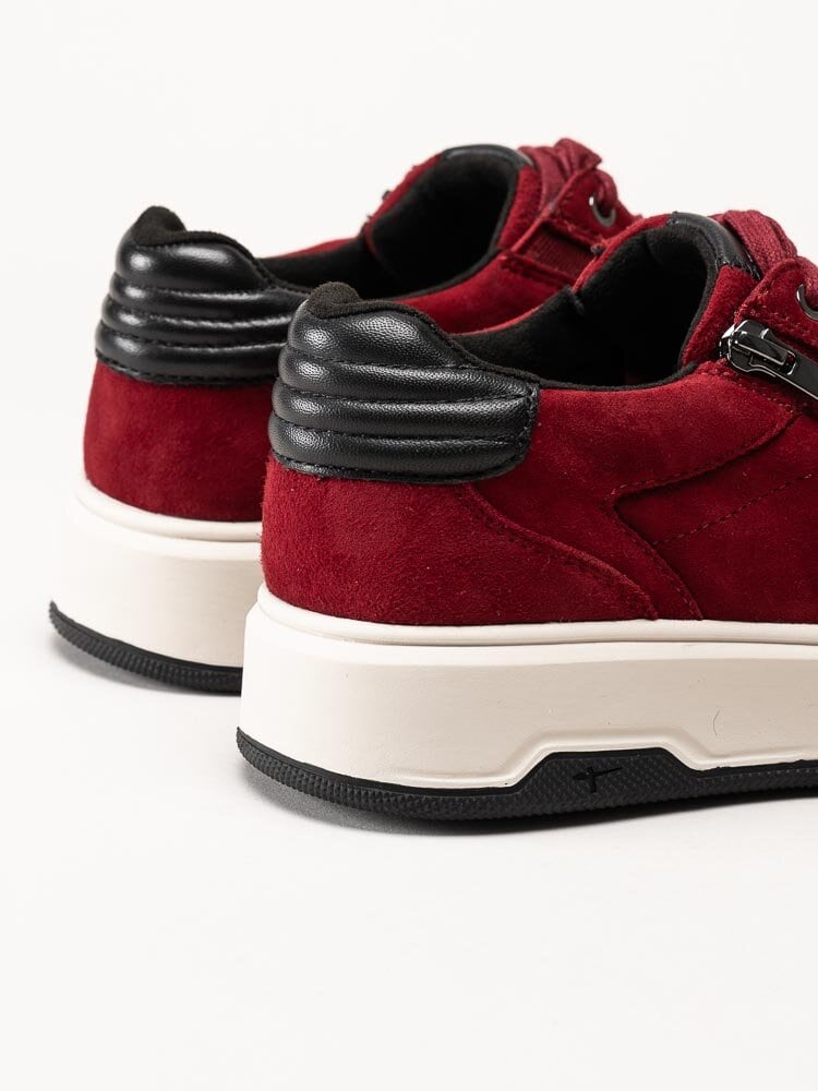 Tamaris - Röda sneakers i mocka