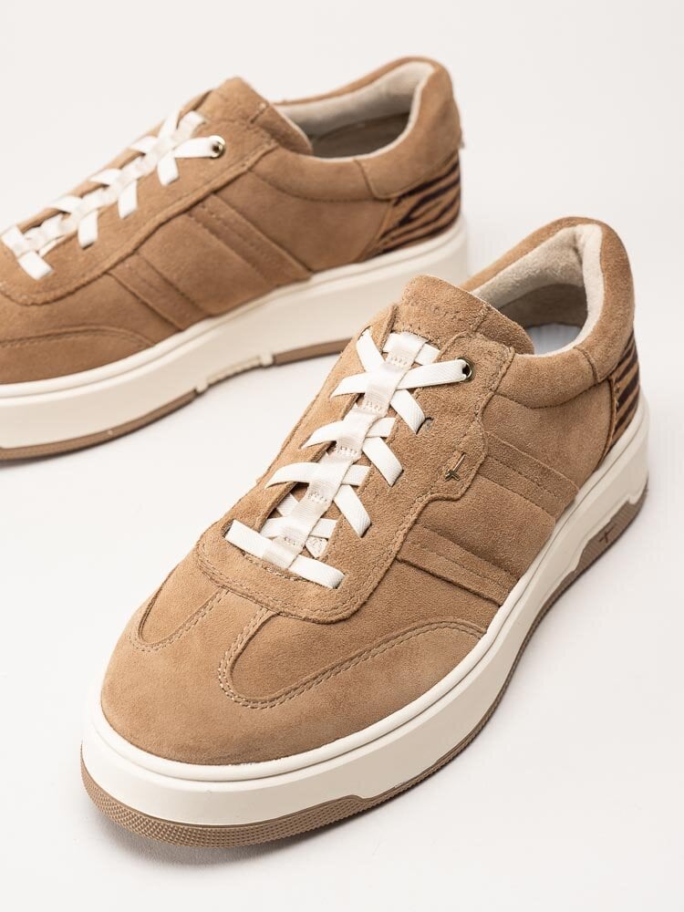 Tamaris - Beige slip on sneakers i mocka