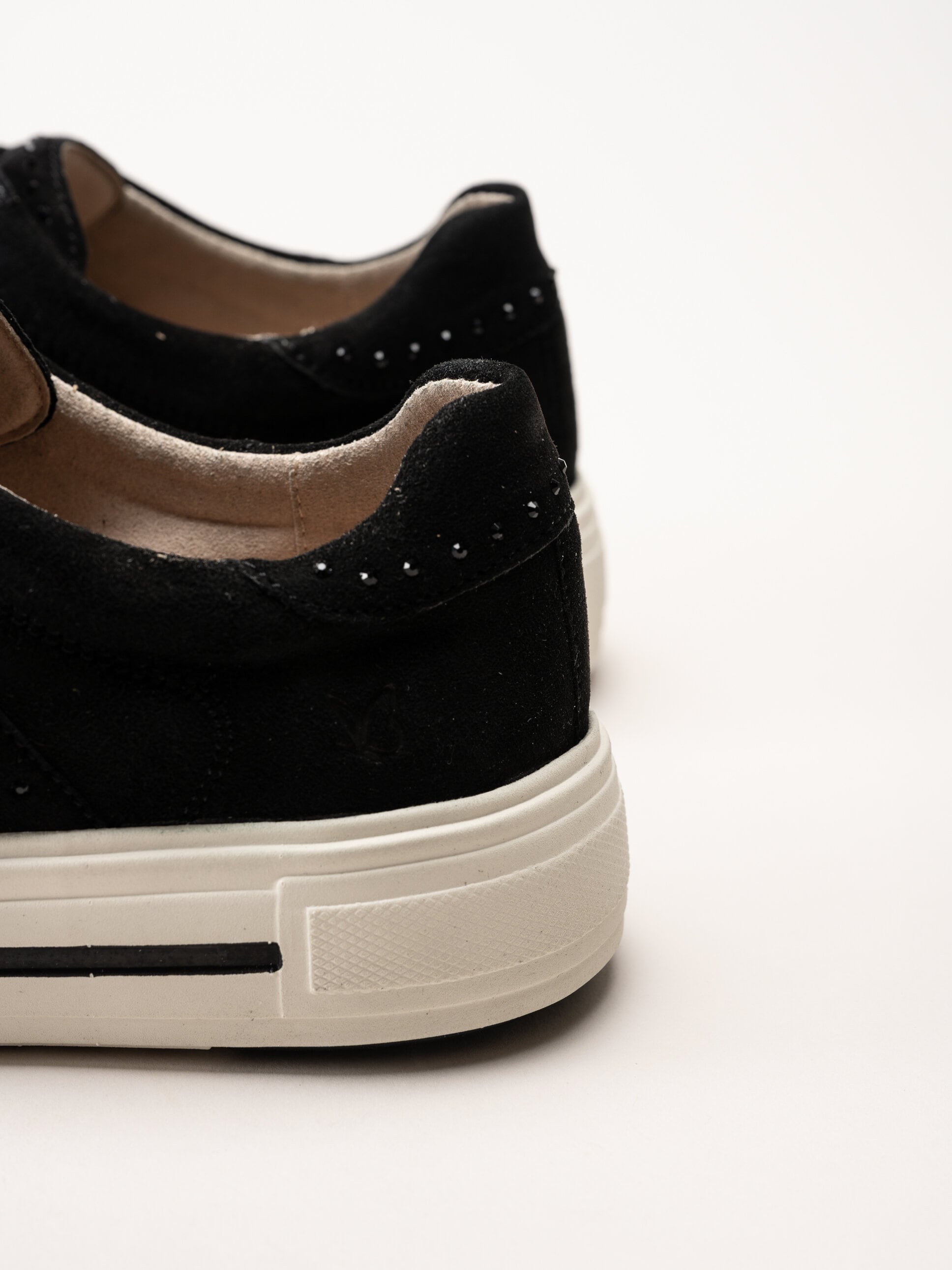 Caprice - Svarta sneakers i mocka