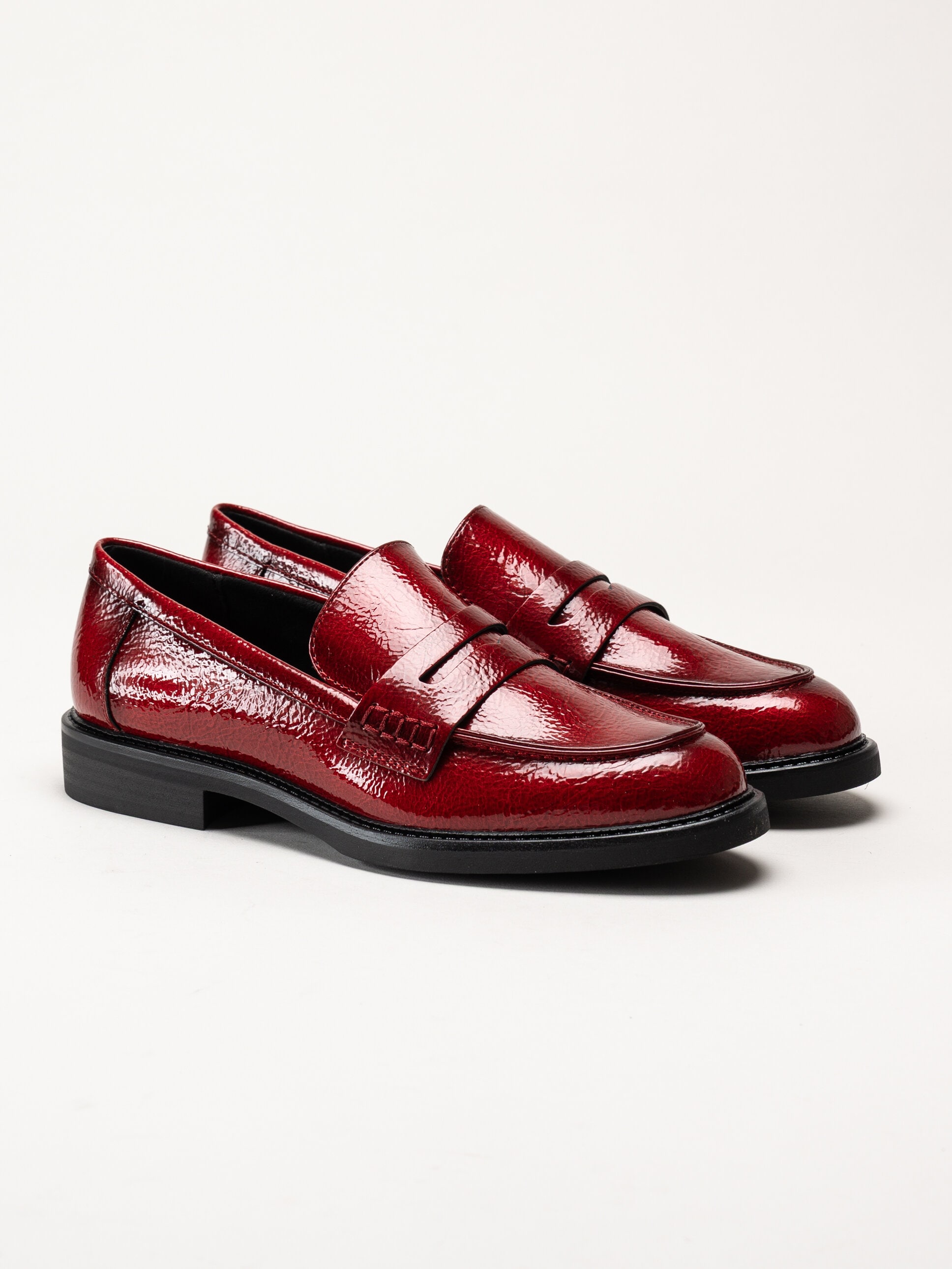 Marco Tozzi - Mörkröda loafers i syntetlack
