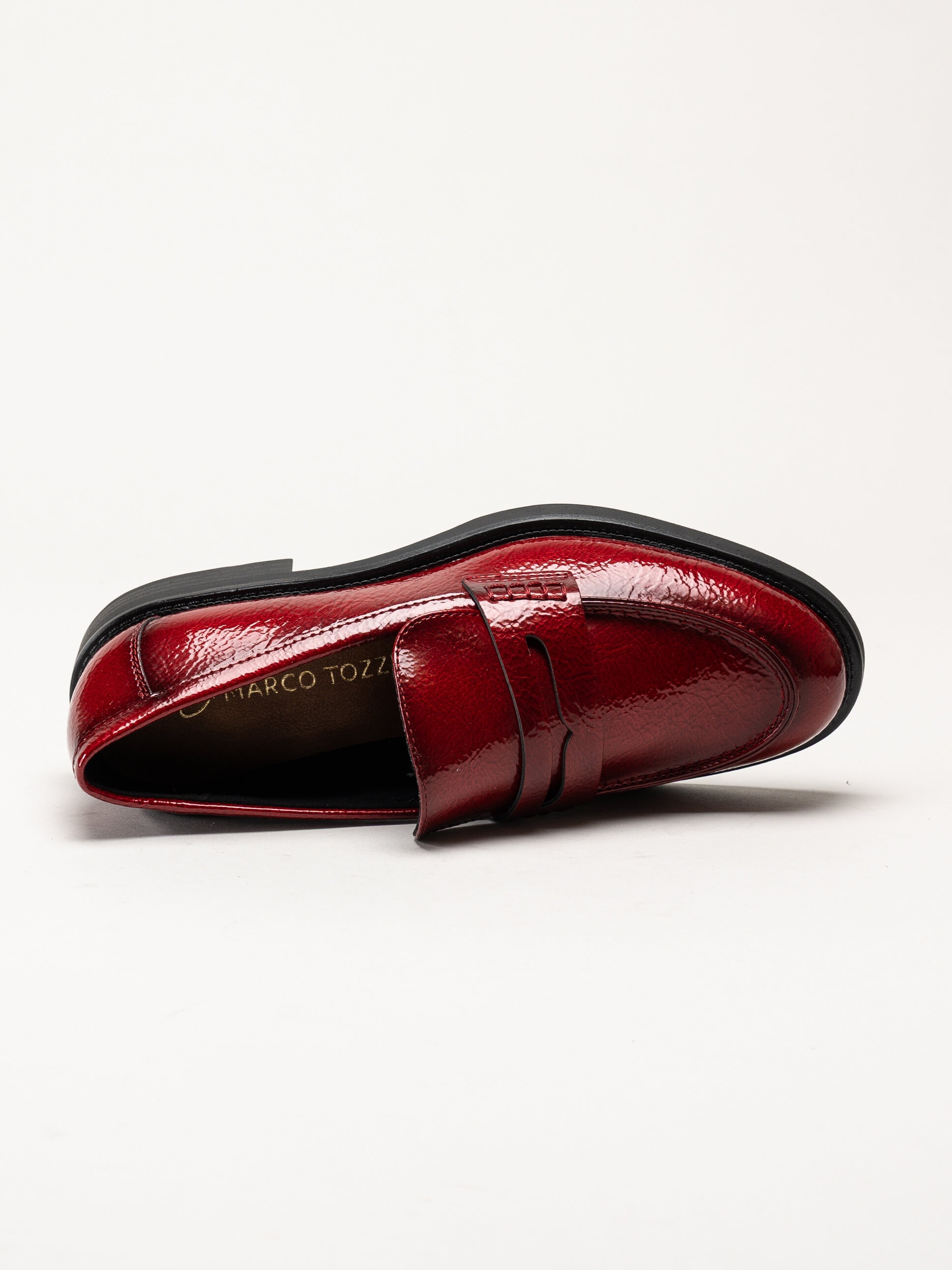 Marco Tozzi - Mörkröda loafers i syntetlack