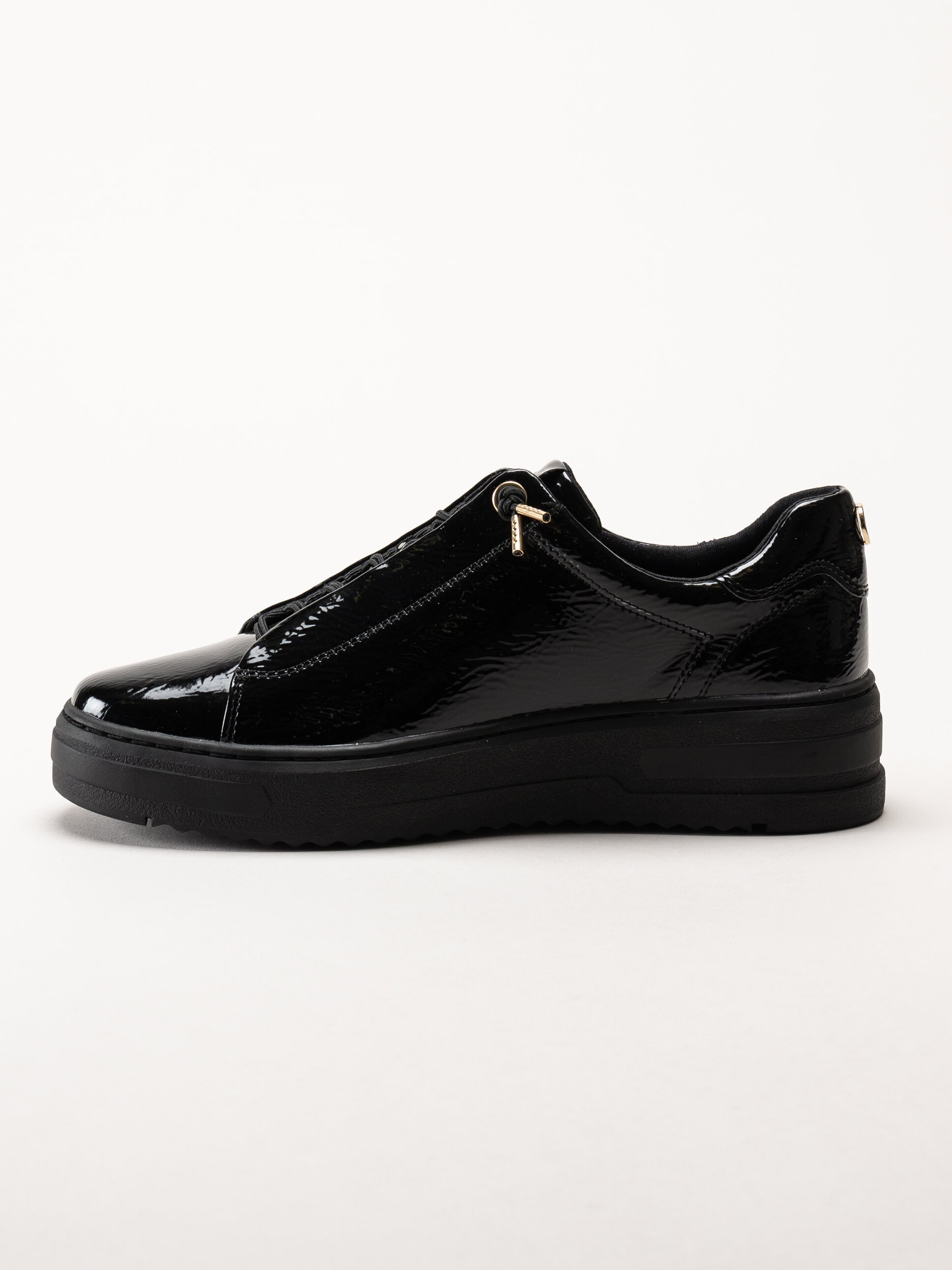 Marco Tozzi - Svarta sneakers i syntetlack med gulddetaljer