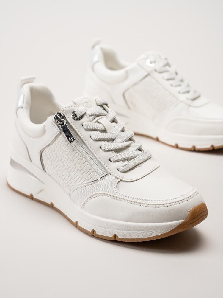 Tamaris - Vita kilklackade sneakers i skinnimitation