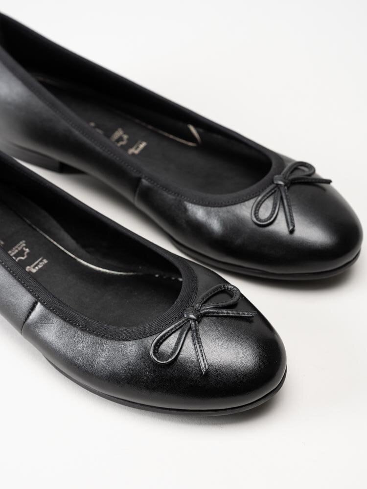 Tamaris - Svarta nätta ballerina i skinn