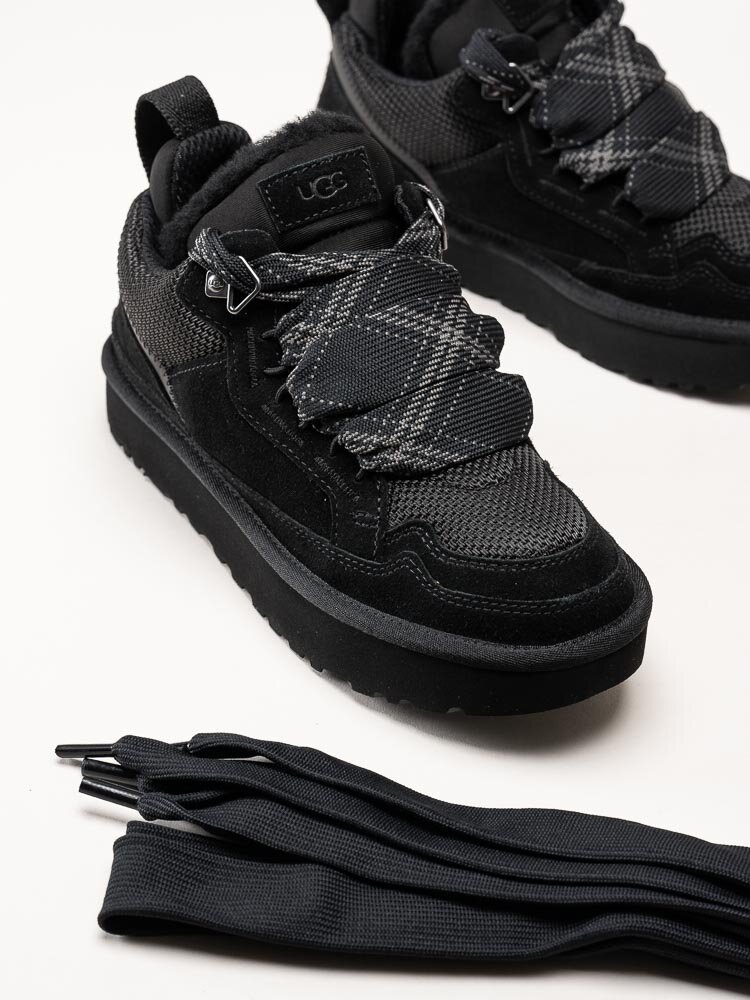 UGG - W Lowmel - Svarta ullfodrade sneakers