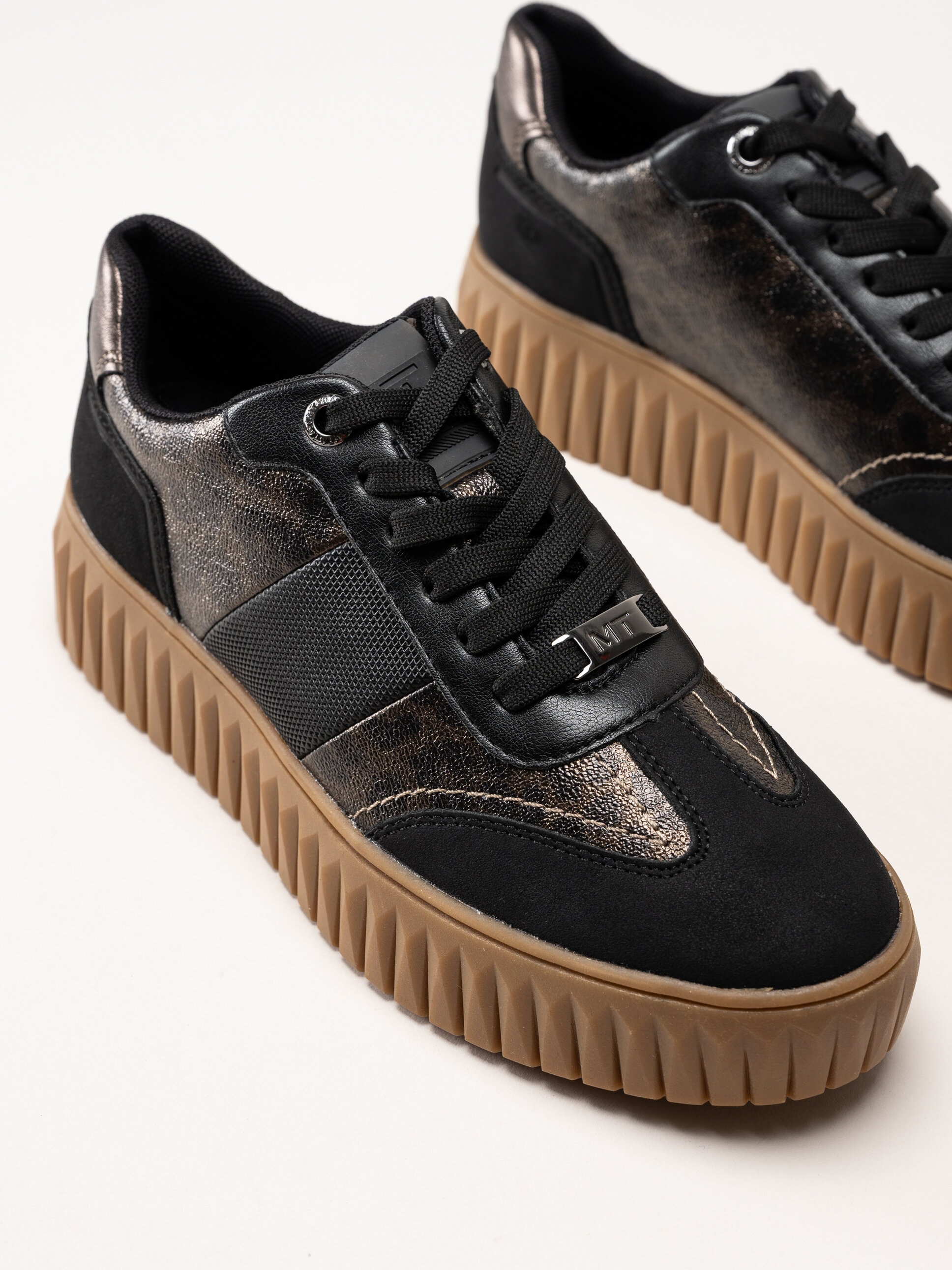 Marco Tozzi - Svarta sneakers med leopardmönster