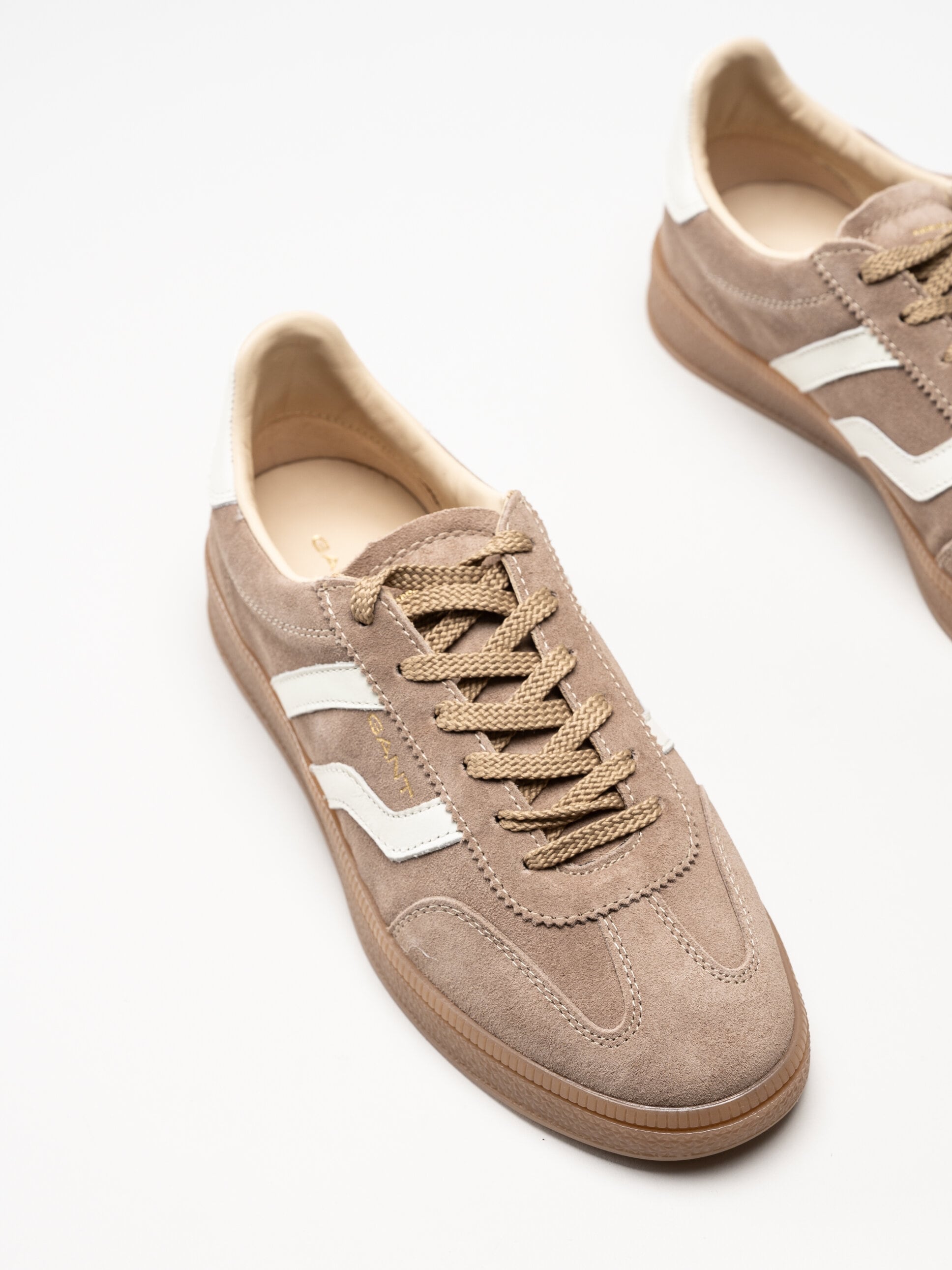Gant Footwear - Cuzima sneaker - Beige retro sneakers i mocka med skinndetaljer