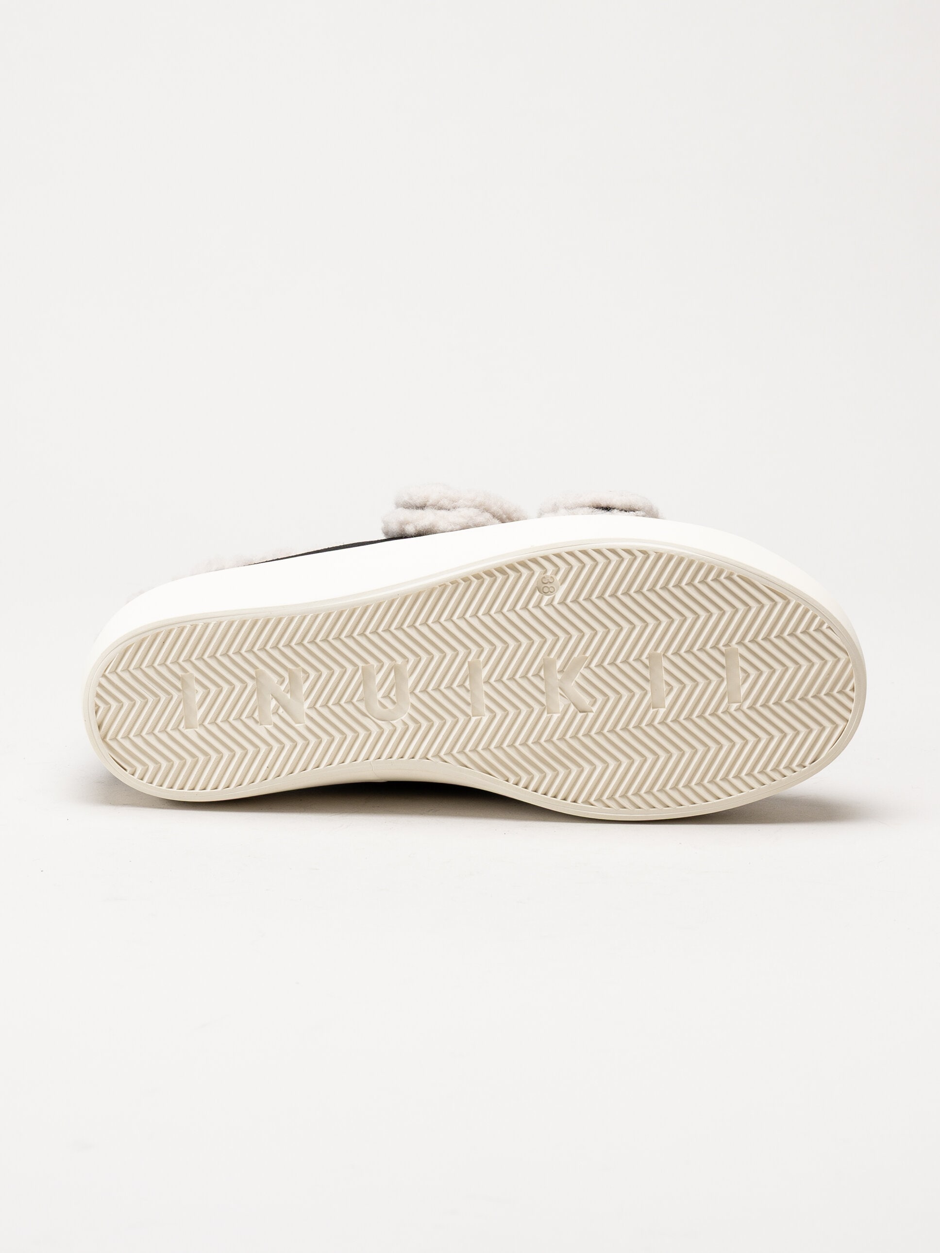 Inuikii - Shearling Low Velcro - Svarta ullfodrade sneakers i mocka