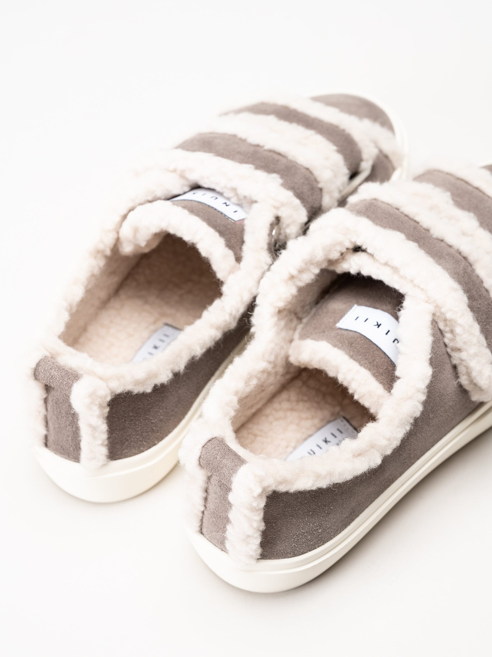Inuikii - Shearling Low Velcro - Grå ullfodrade sneakers i mocka