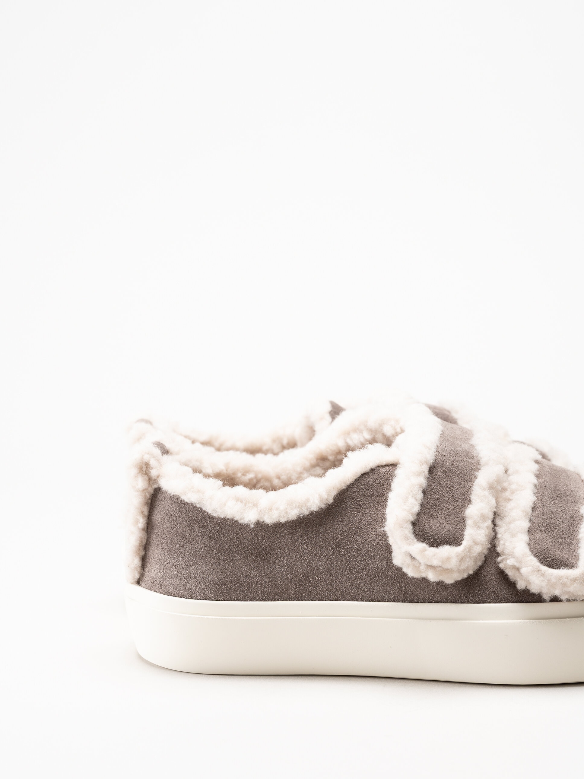 Inuikii - Shearling Low Velcro - Grå ullfodrade sneakers i mocka