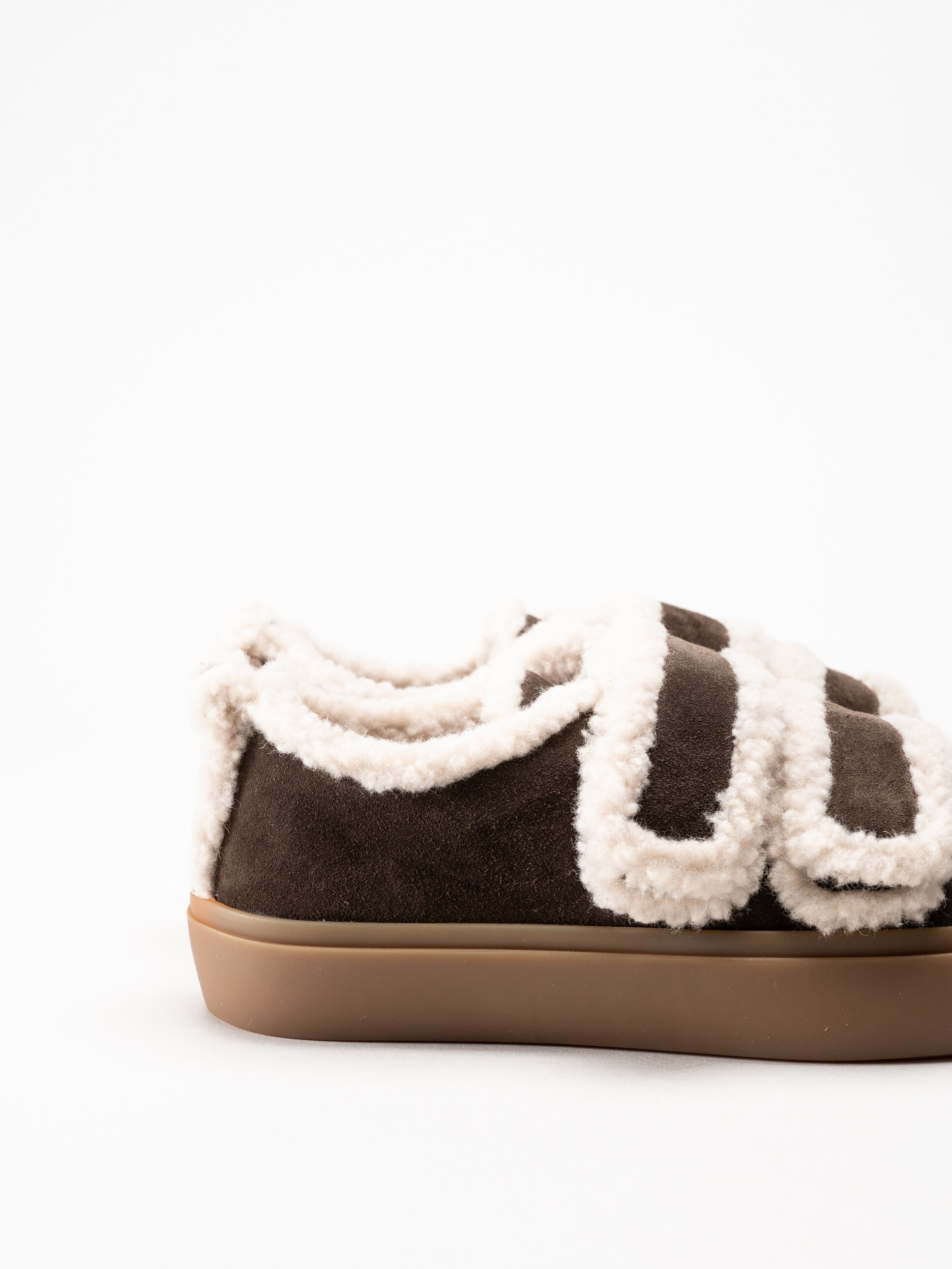 Inuikii - Shearling Low Velcro - Mörkbruna ullfodrade sneakers i mocka
