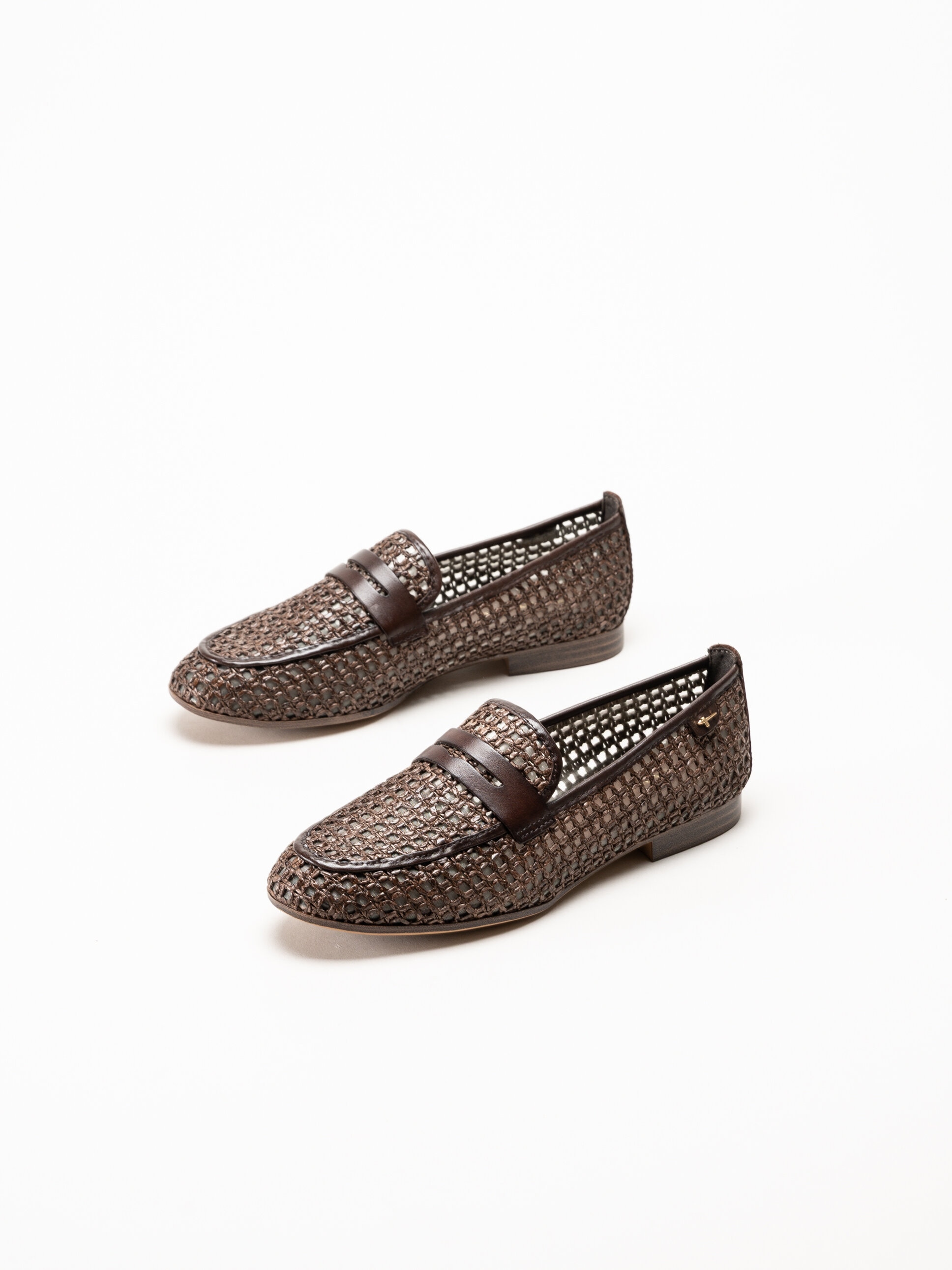 Tamaris - Mörkbruna loafers i skinn