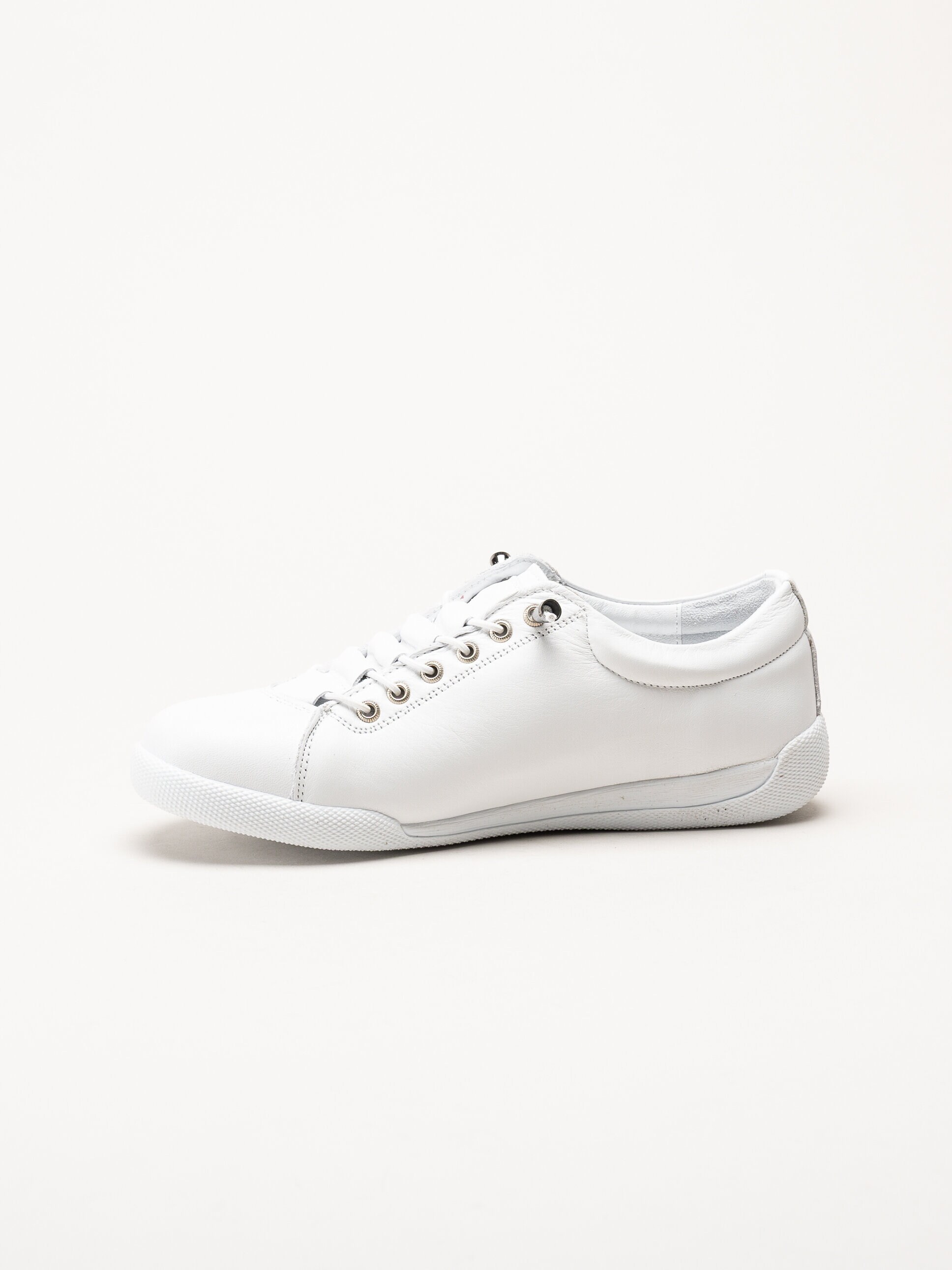 Charlotte of Sweden - Vita sneakers i skinn