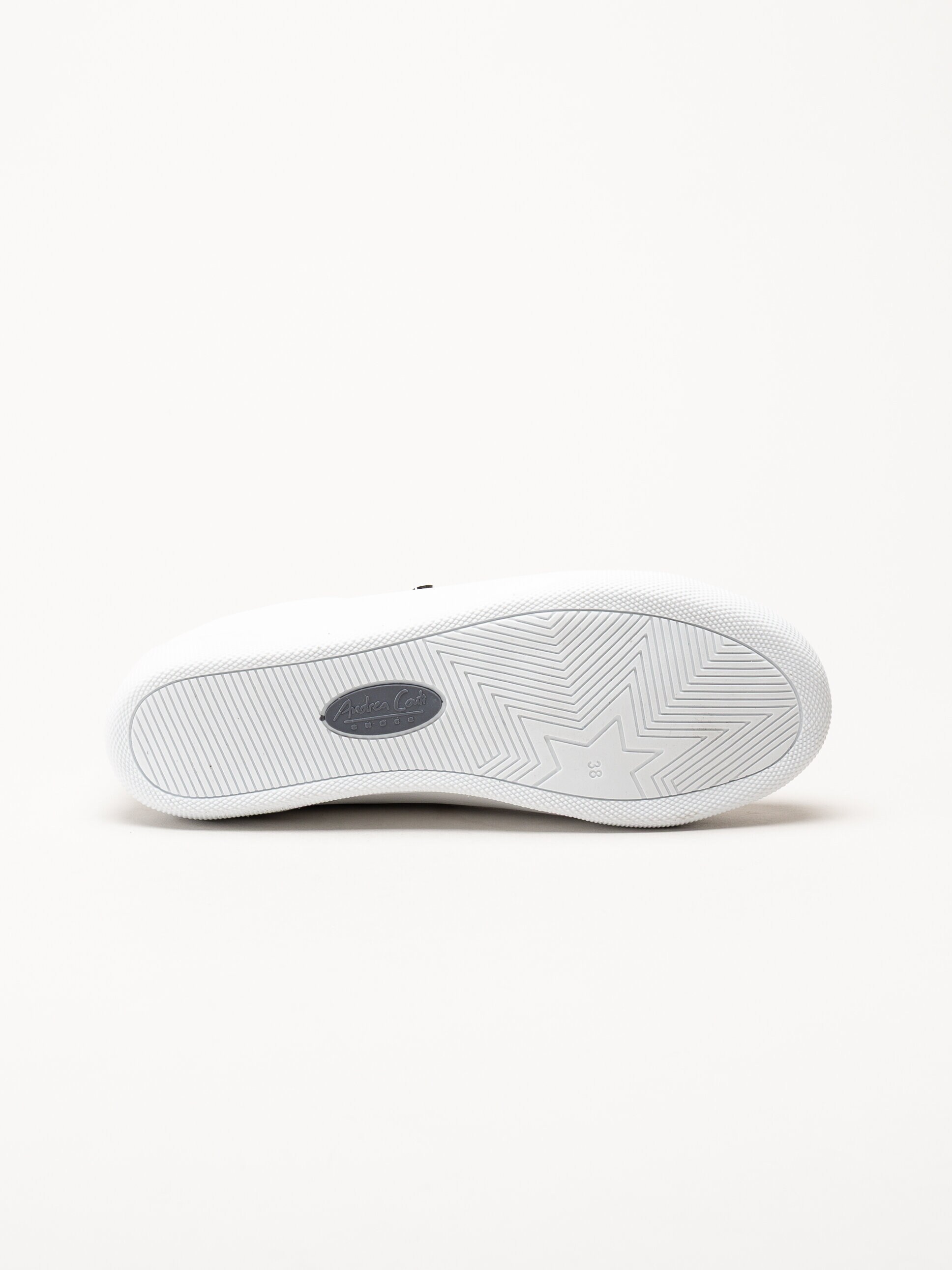 Charlotte of Sweden - Vita sneakers i skinn