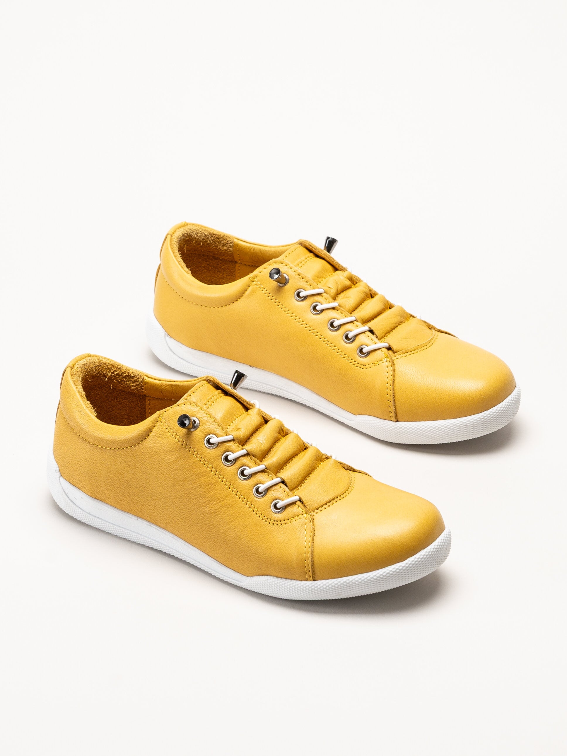 Charlotte of Sweden - Gula sneakers i skinn
