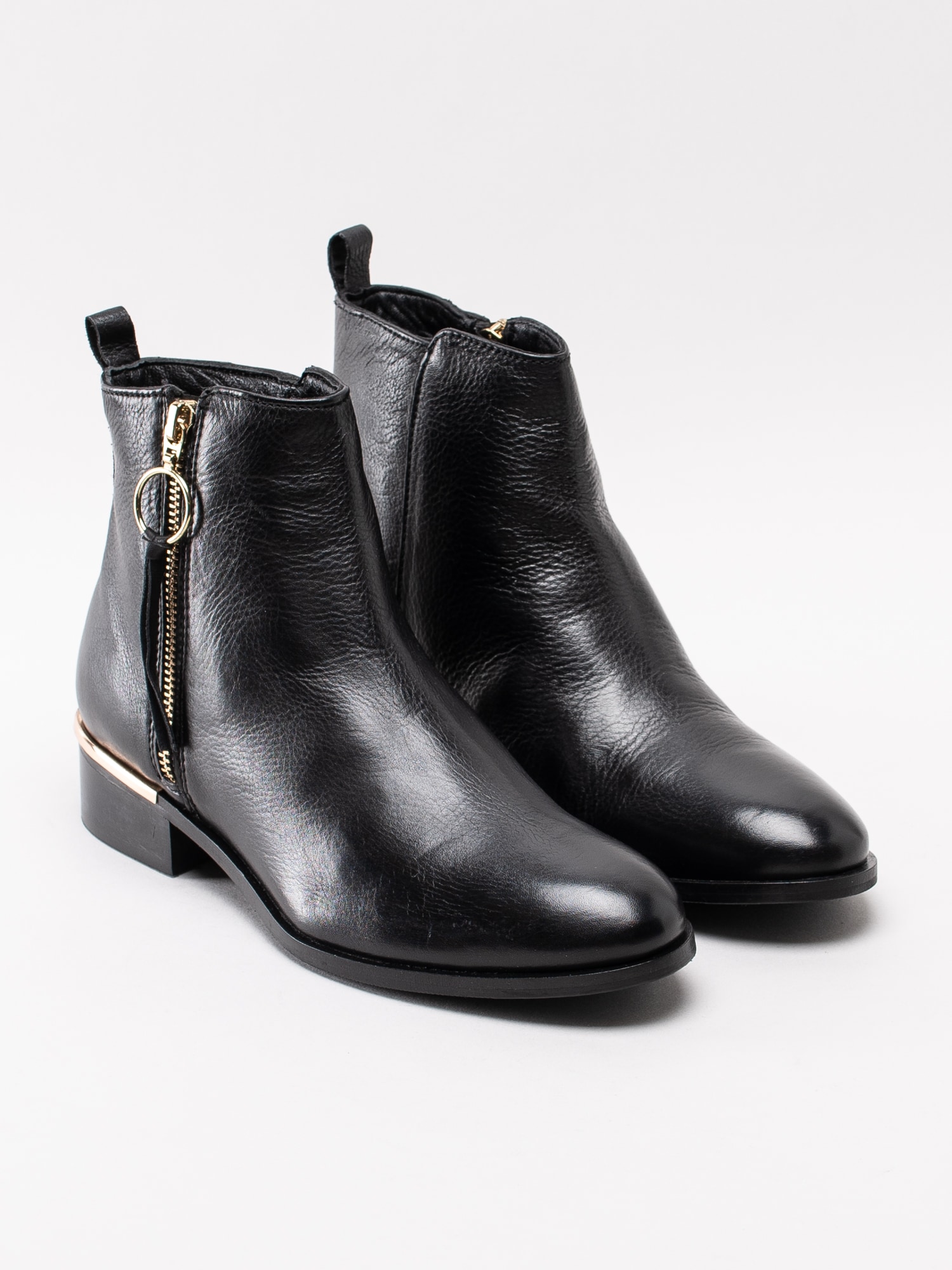 10193013 Copenhagen Shoes Fever CS1936-001 svarta boots med guld-zip och häljärn-3