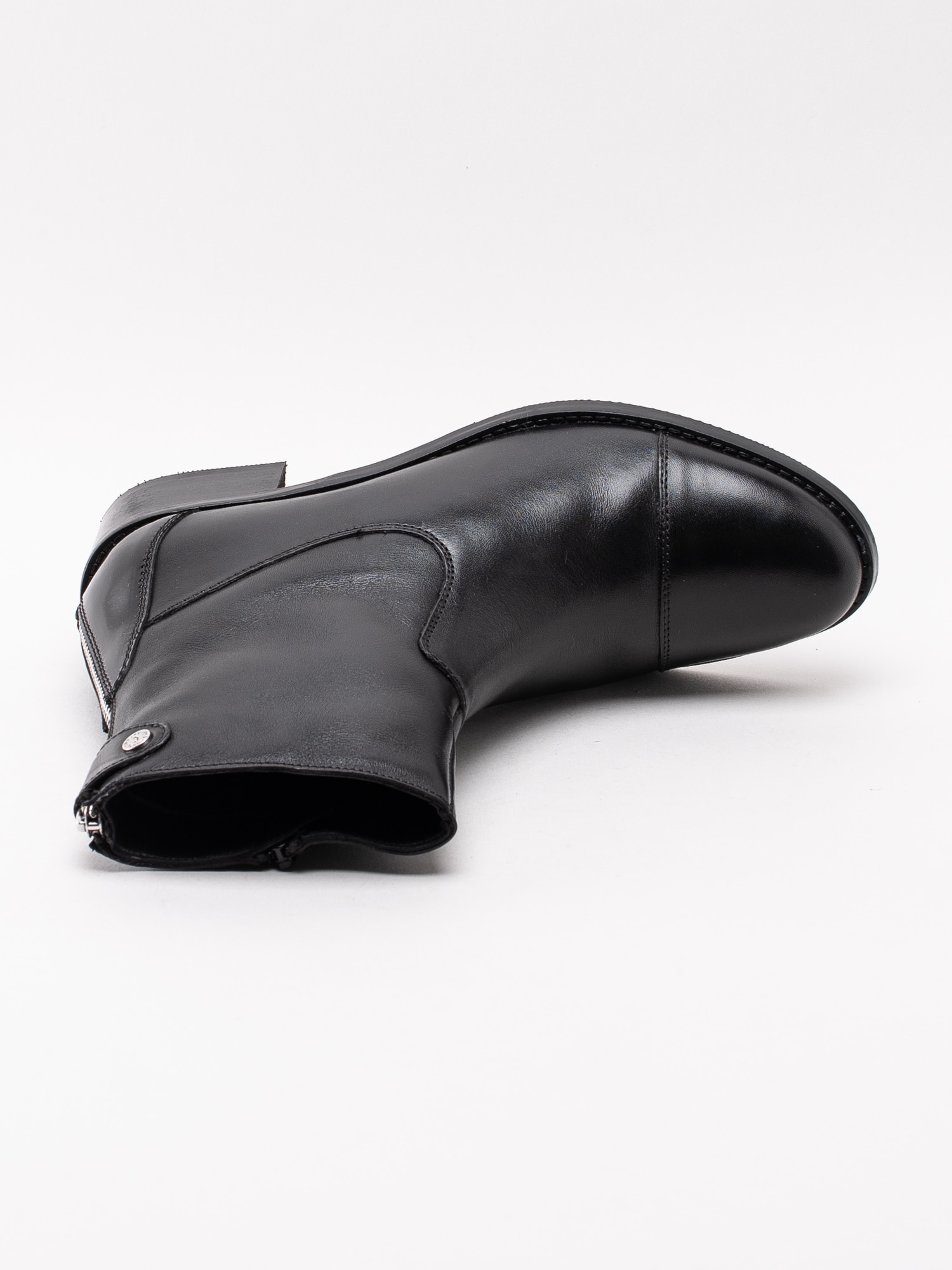 10193015 Copenhagen Shoes New Virginia CS1956-038 svarta boots med lackat bakparti och zip-4