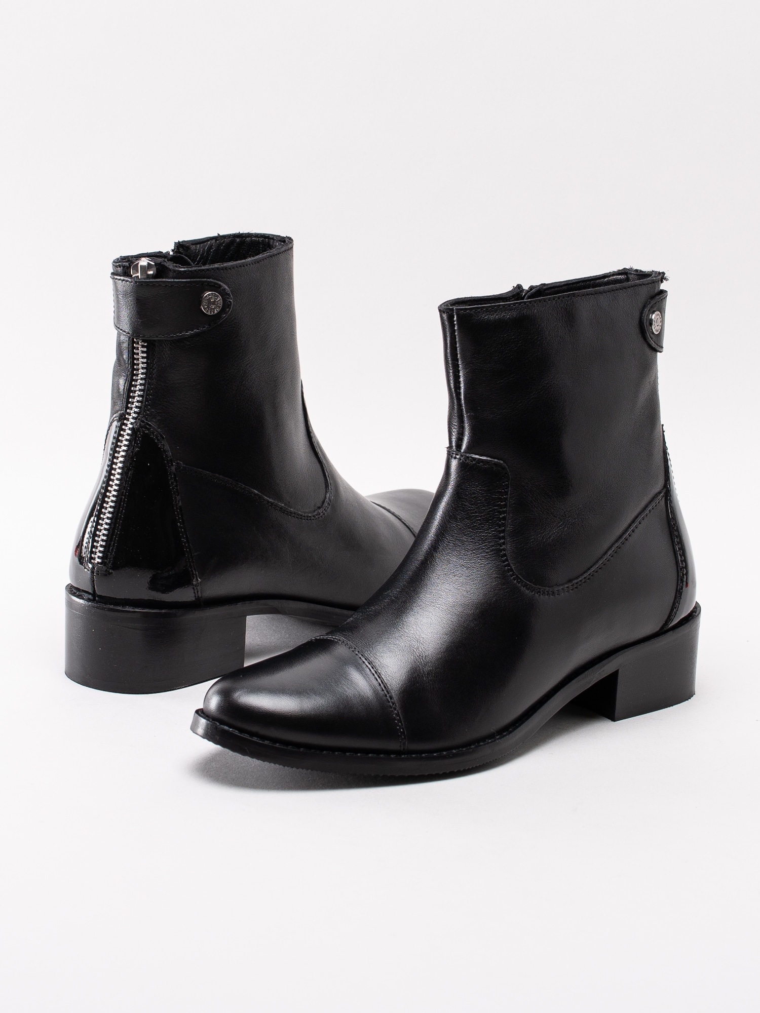 10193015 Copenhagen Shoes New Virginia CS1956-038 svarta boots med lackat bakparti och zip-6