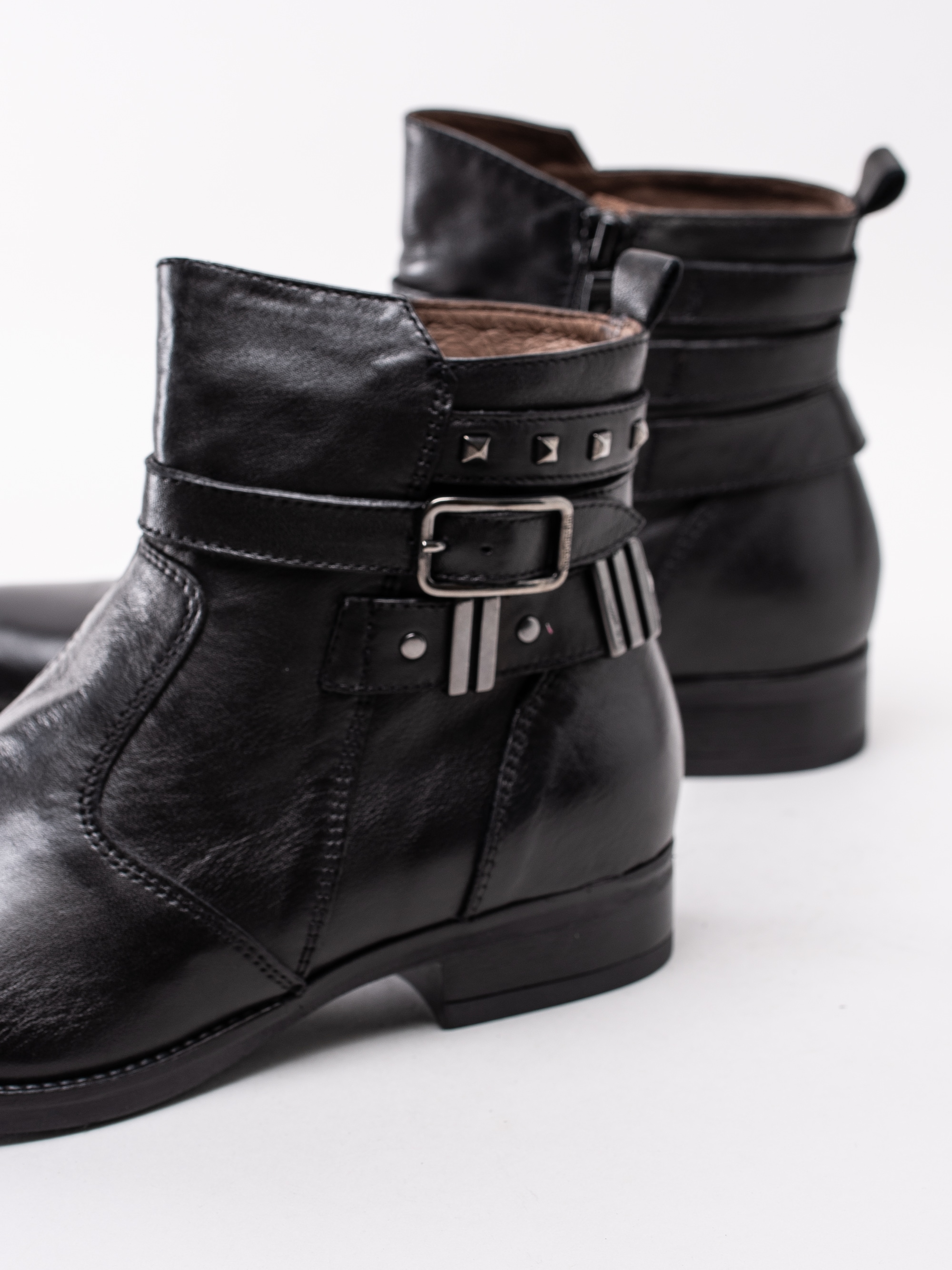 10193052 Nero Giardini A908755-100 svarta boots med dekorativt spänne-6