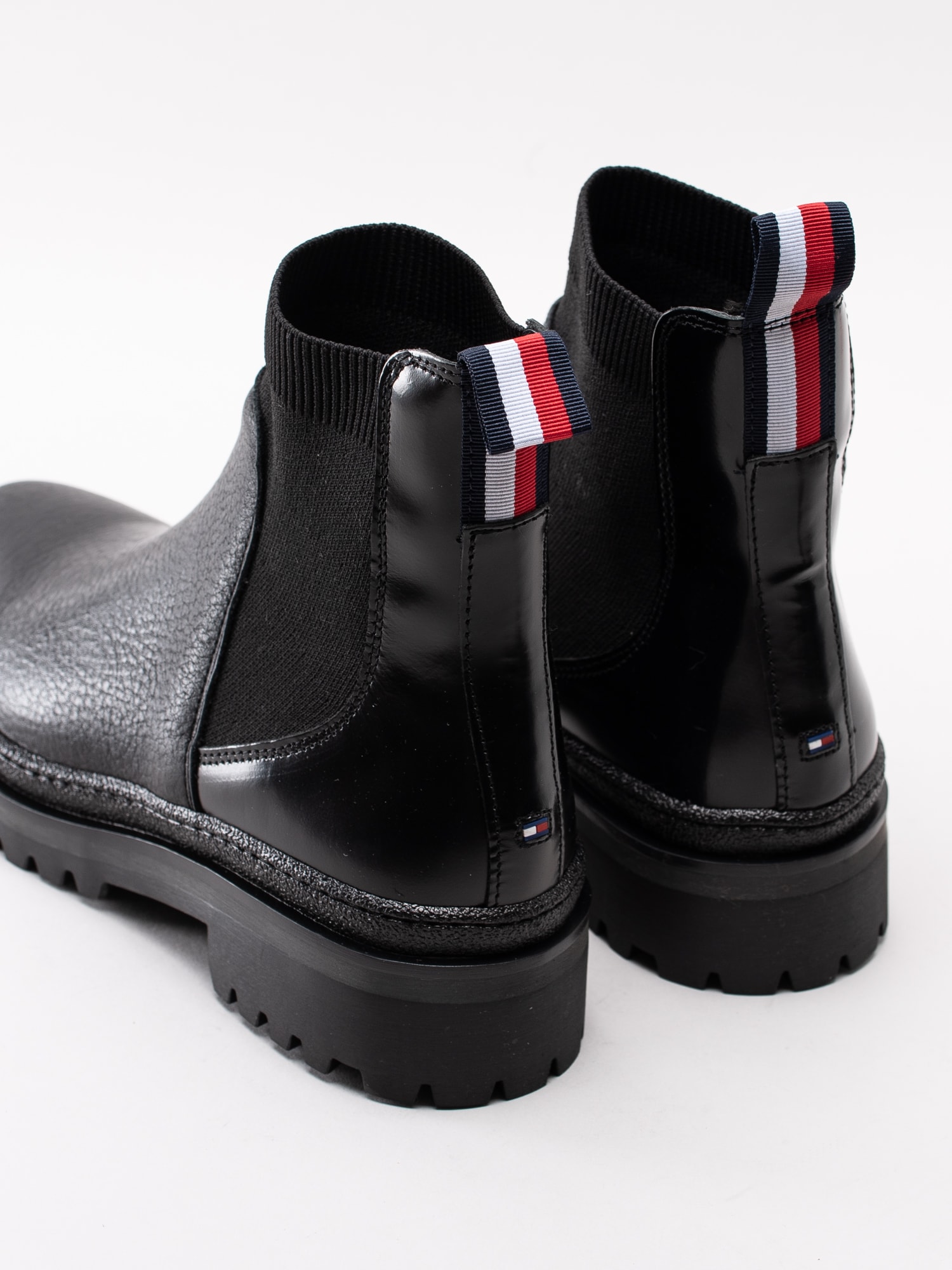 10193075 Tommy Hilfiger Corporate Ribbon C FW04323-990990 svarta chelsea boots med grov sula-7