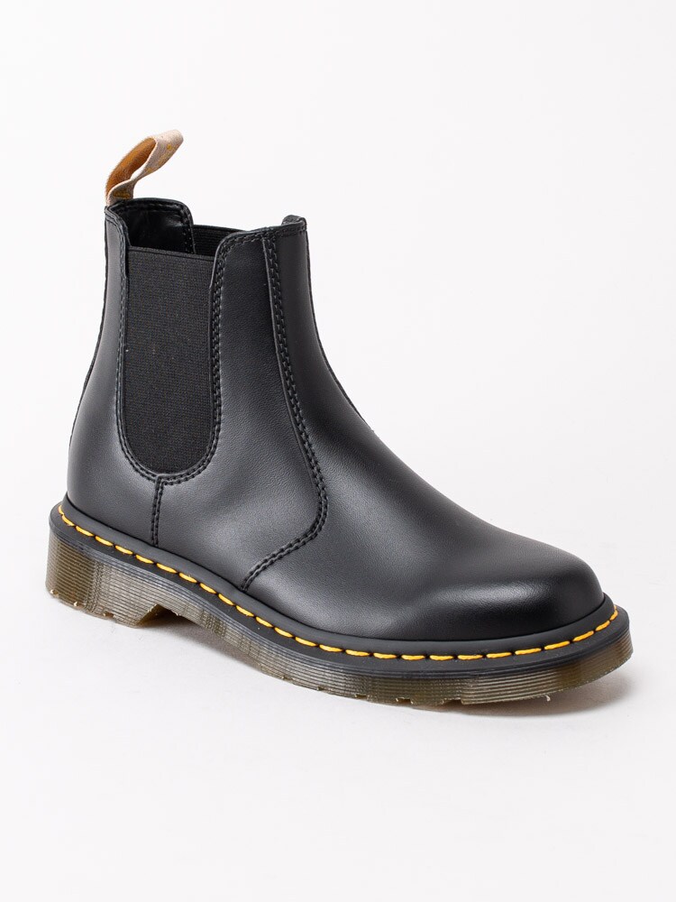 10203009 Dr Martens Vegan 2976 21456001 Black Svarta boots i veganskt läder-1