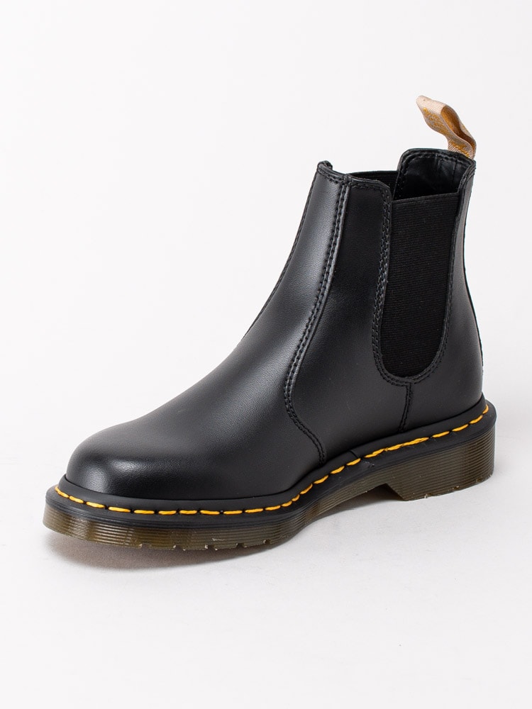 10203009 Dr Martens Vegan 2976 21456001 Black Svarta boots i veganskt läder-2