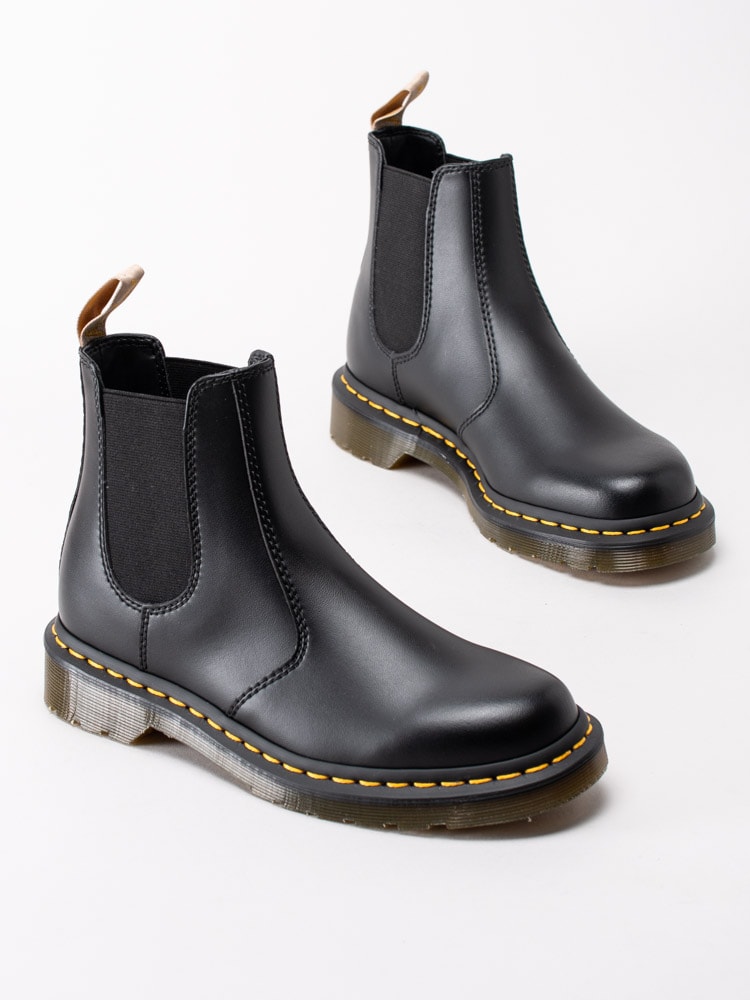 10203009 Dr Martens Vegan 2976 21456001 Black Svarta boots i veganskt läder-6