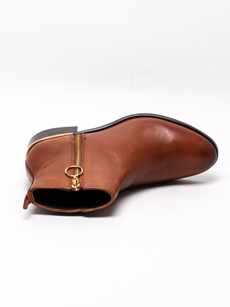10203021 Copenhagen Shoes Fever Leather 20 CS5234-112 Bruna boots i skinn med gulddetaljer-4