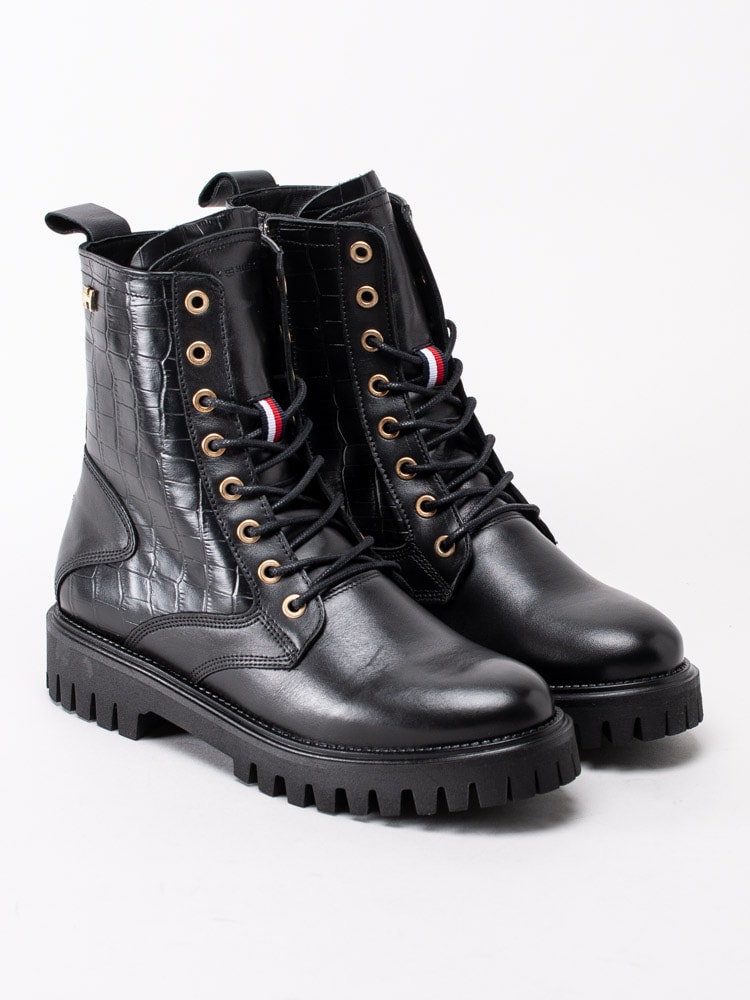 10203064 Tommy Hilfiger Croco Look Flat Boot FW05284BDS Black Svarta boots i skinn-3