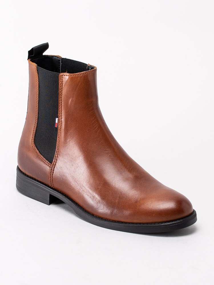 10203067 Tommy Hilfiger Essential Dressed Chelsea Boot EN01103GVI Bruna chelsea boots i skinn-1