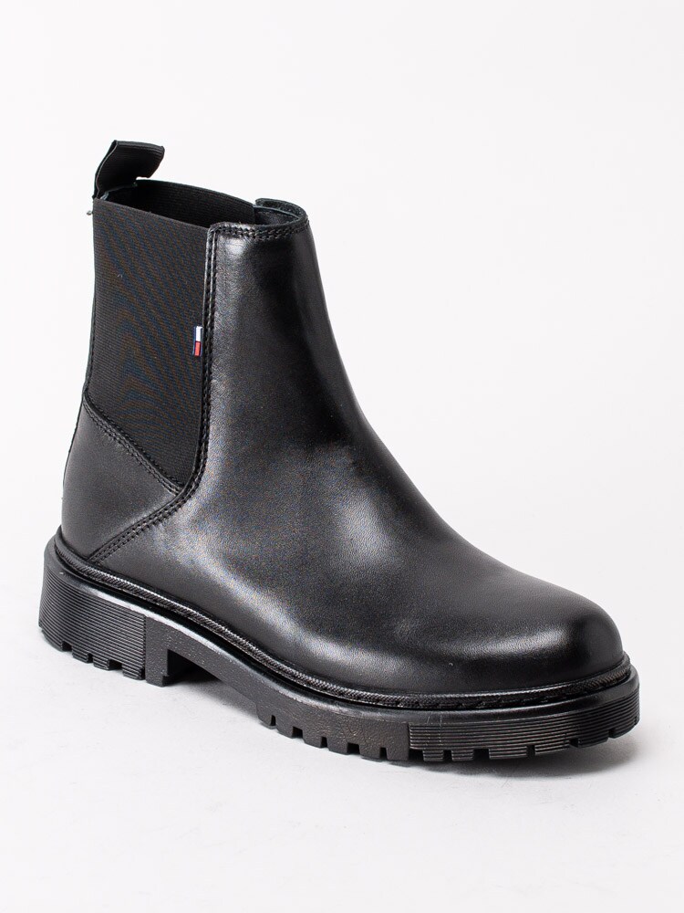 10203068 Tommy Hilfiger Essential Chelsea Boot EN01098BDS Black Svarta chelsea boots i skinn-1