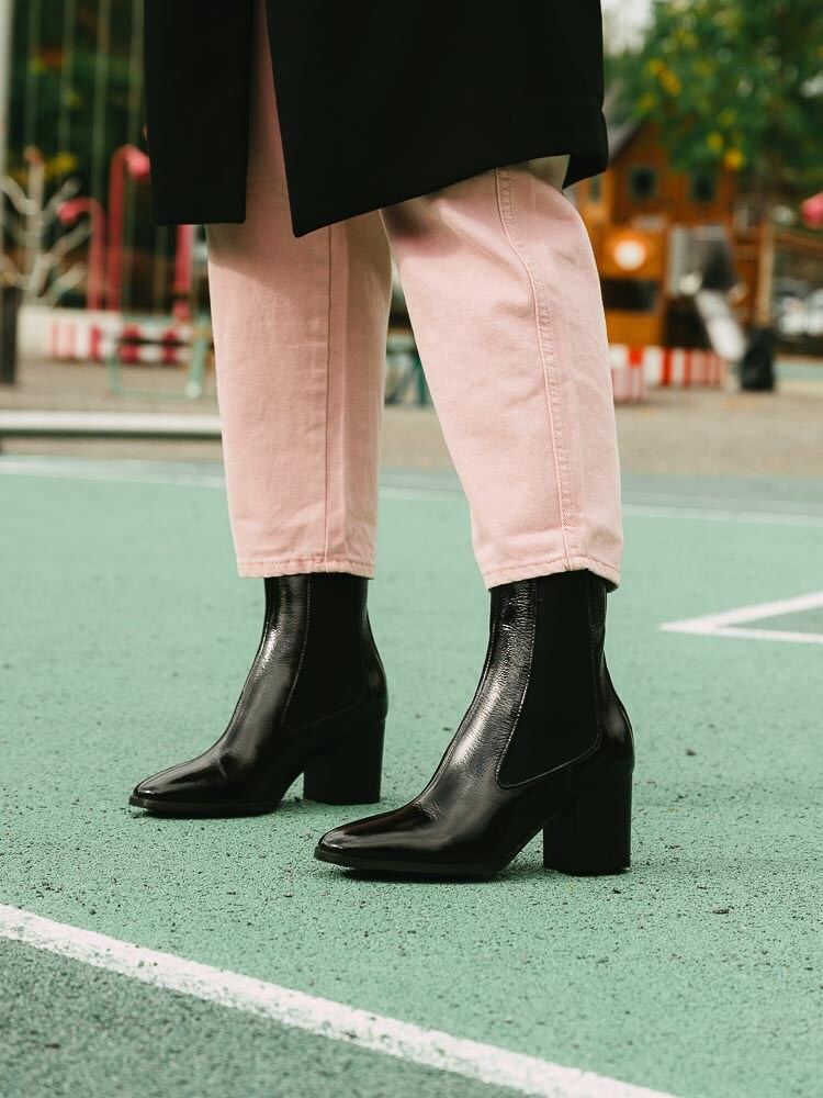 Tamaris - Svarta chelsea boots i lack