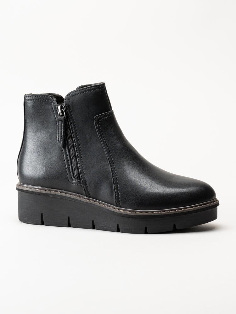 Clarks - Airabell Zip - Svarta kilklackade boots i skinn