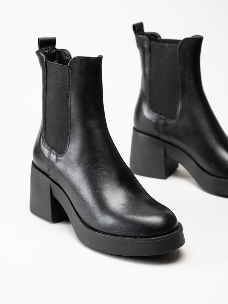 Tamaris - Svarta chelsea boots med platå i skinn