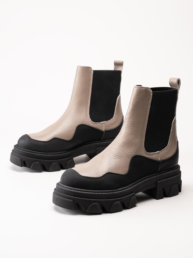 Steve Madden - Merilyn - Greige och svarta chunky chelsea boots