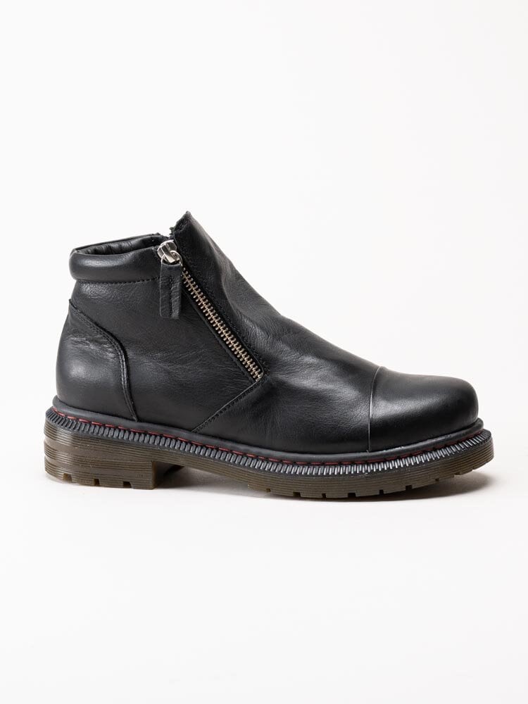 Charlotte of Sweden - Svarta boots i skinn