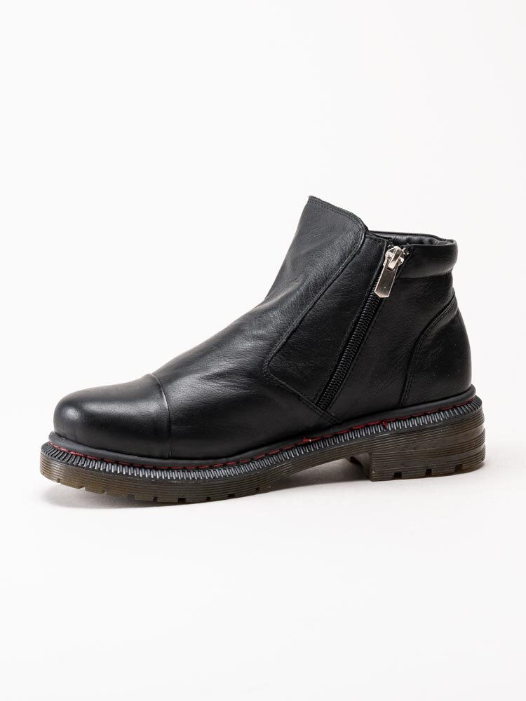Charlotte of Sweden - Svarta boots i skinn