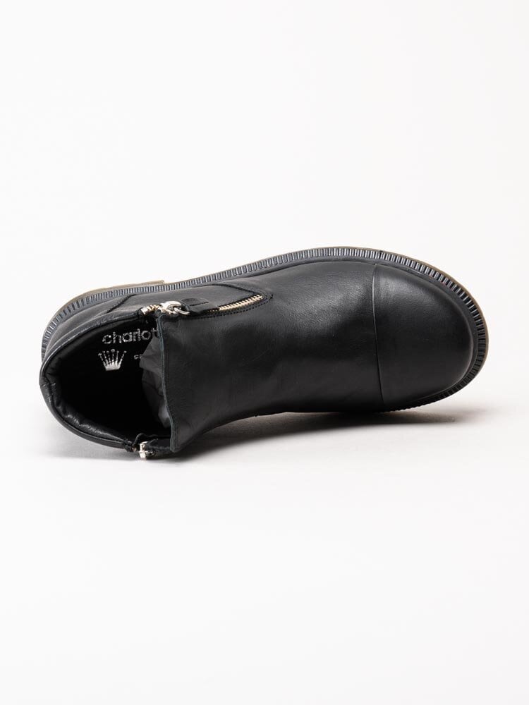 Charlotte of Sweden - Svarta boots i skinn