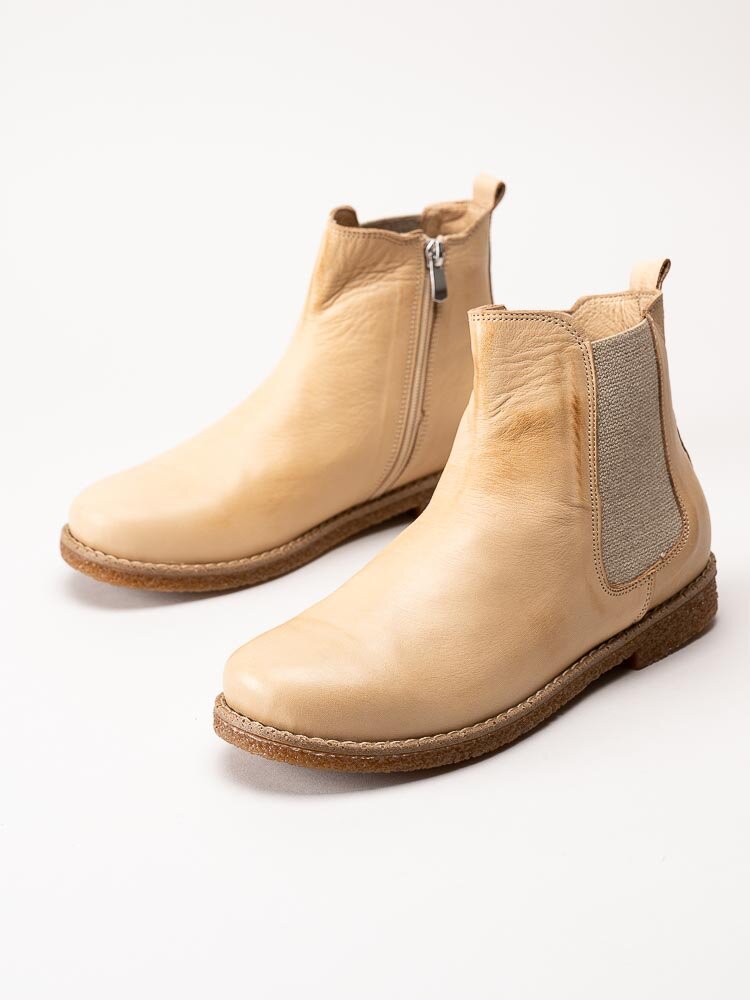 Charlotte of Sweden - Naturfärgade chelsea boots i mjukt skinn