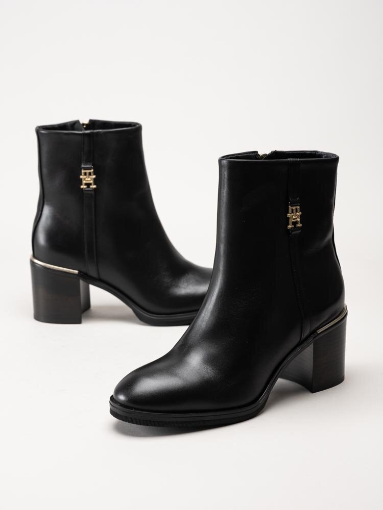 Tommy Hilfiger - Hardware Mid Bootie - Svarta stövletter i skinn