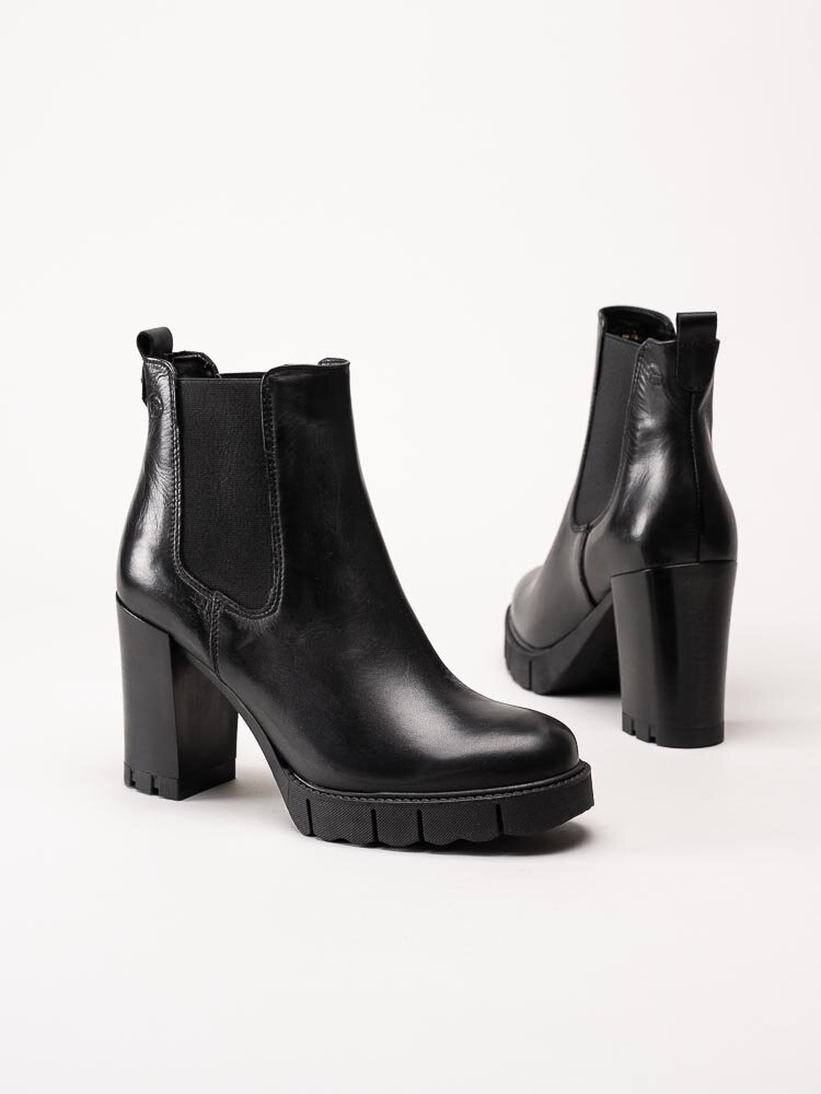 Tamaris - Svarta högklackade chelsea boots i skinn