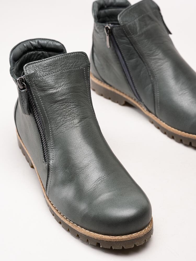 Charlotte of Sweden - Gröna boots i skinn